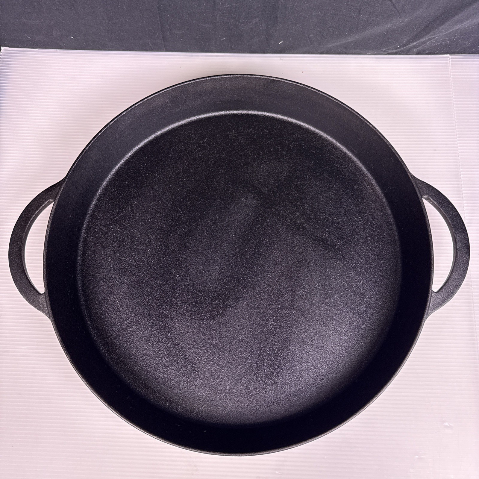 Big Green Egg Cast Iron Grilling Skillet 14″/36cm