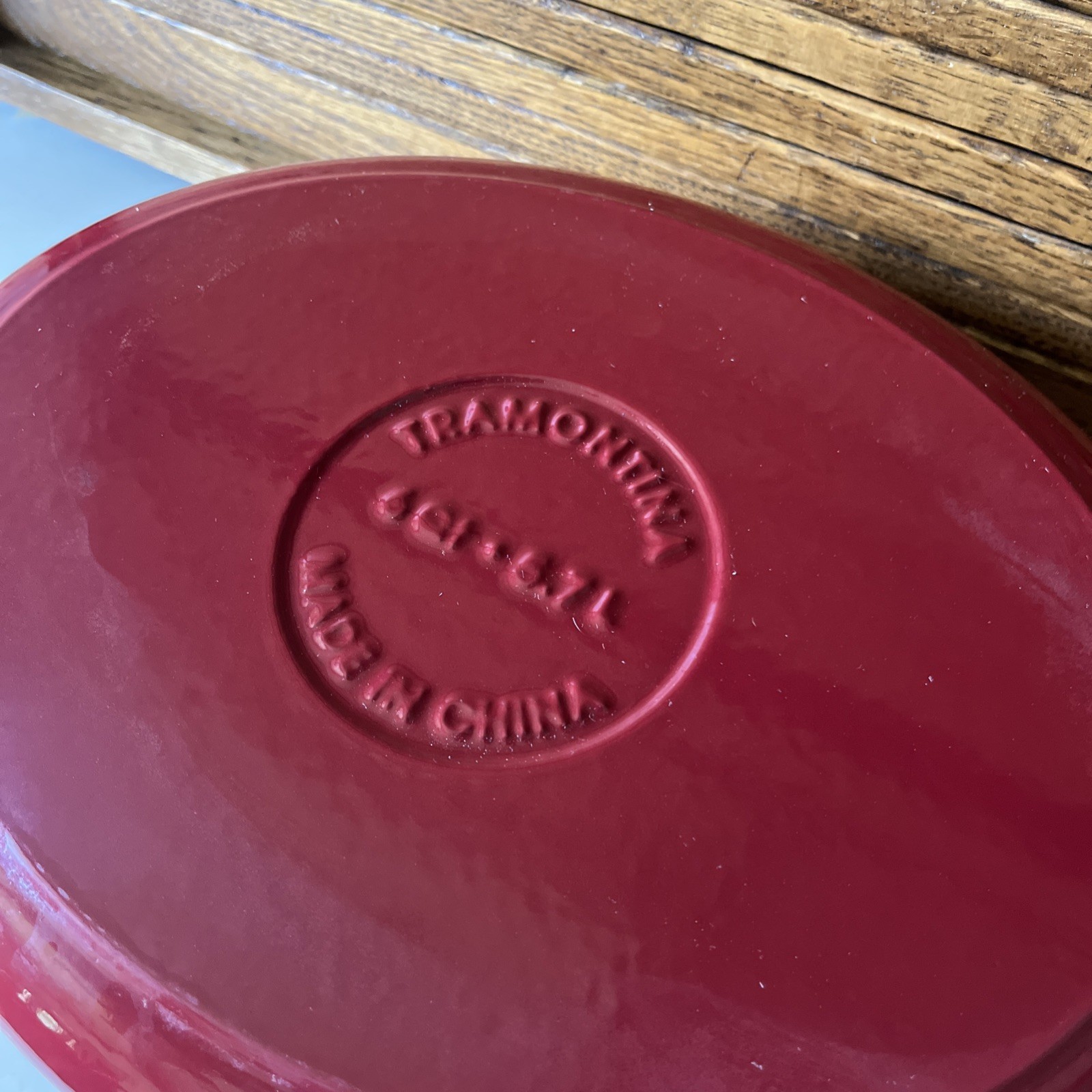 Tramontina 6 Quart Red Enamel Cast Iron Dutch Oven w/Lid Oval Stock Sauce Pot