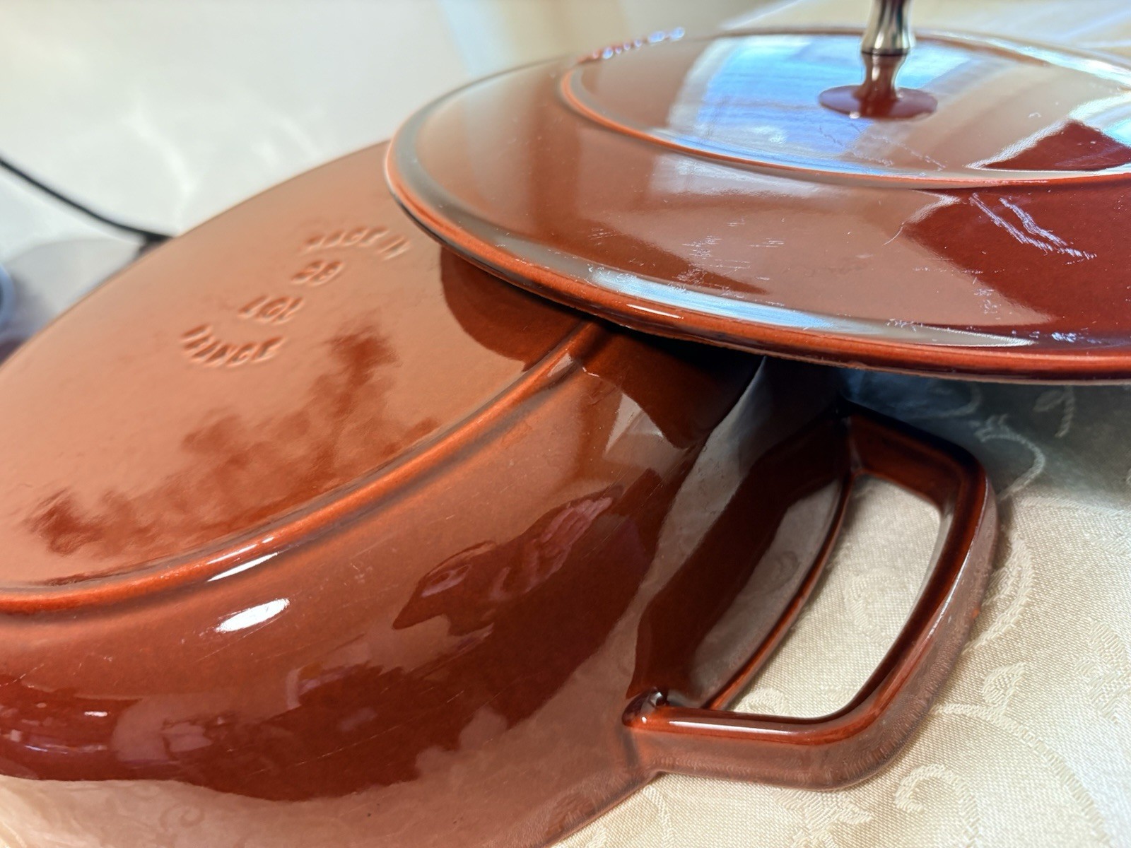 Staub 11”/ 4qt Round Cast Iron Saute Pan with Chistera Lid, Cherry Excellent