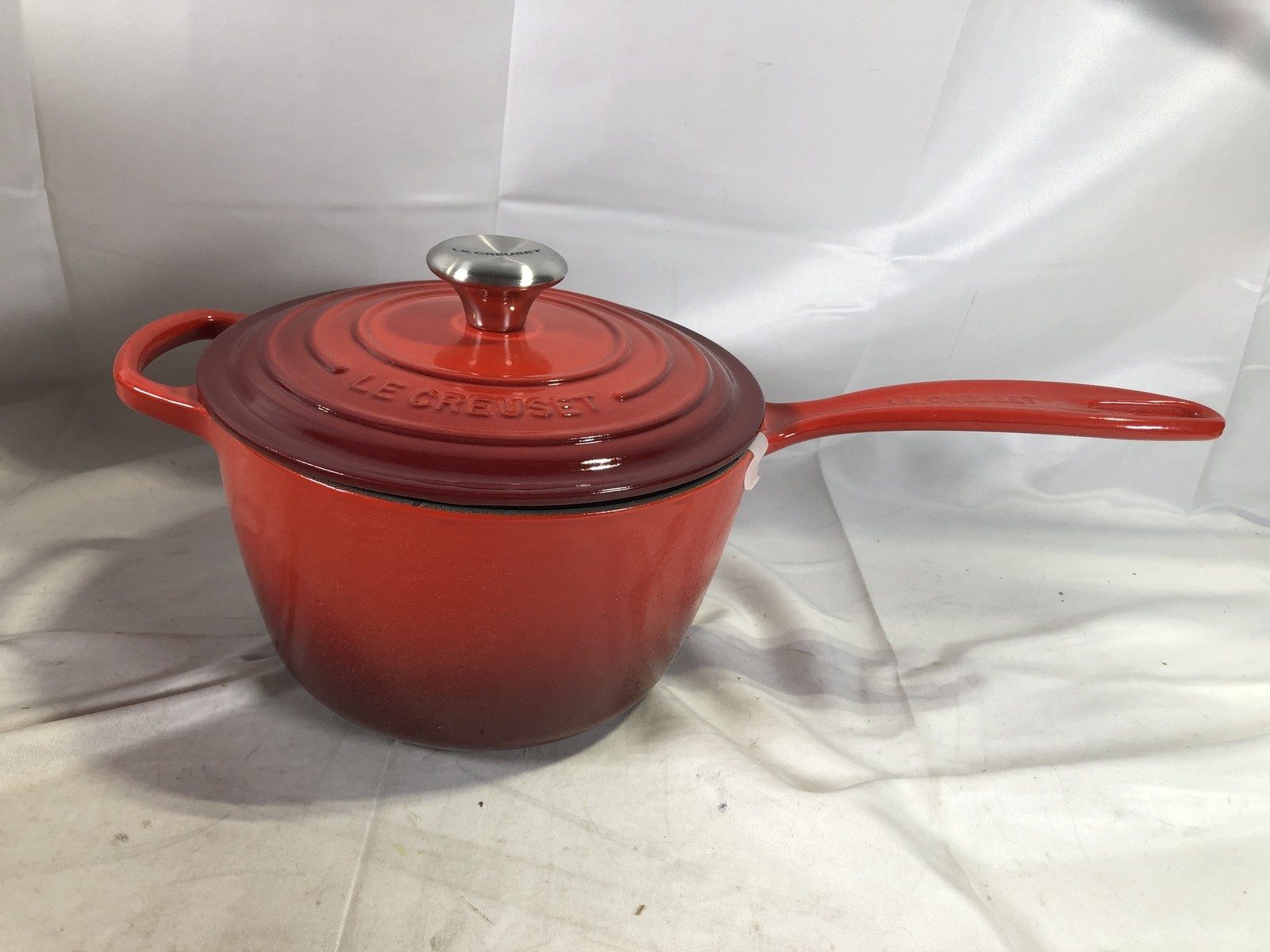 Le Creuset Signature Enameled Cast Iron Saucepan with Lid – Red,2.25Qt