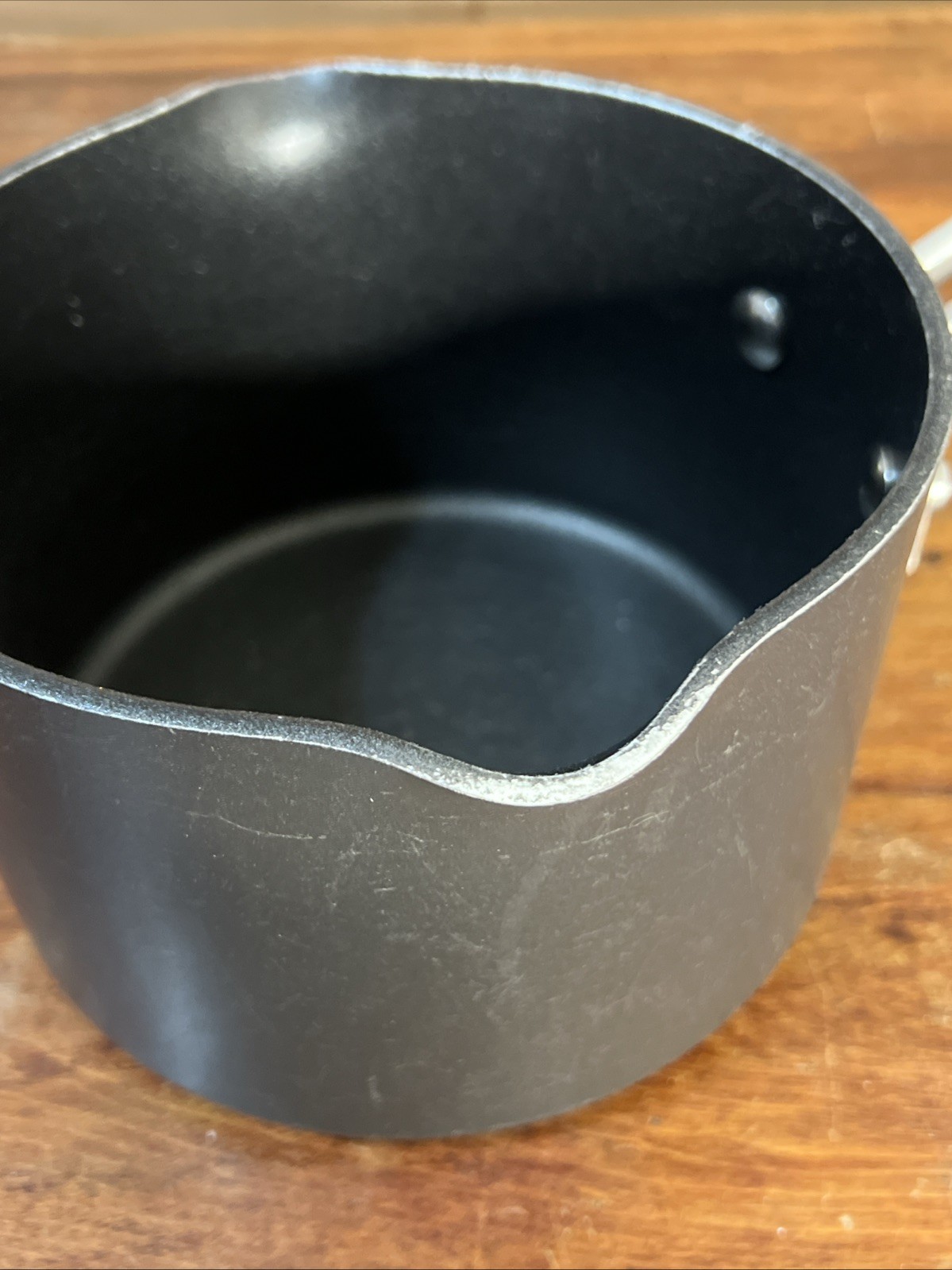 Kirkland Signature Professional Sauce Pan 2 Qt 1.8 L Hard Anodized NonStick+Lid