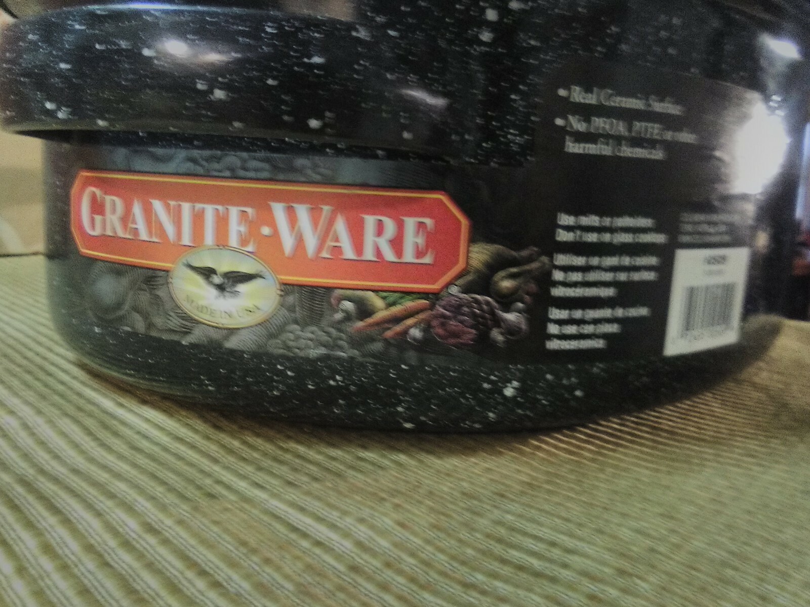 New Granite Ware ® 15 lb. Covered Roaster 18″ x12″ x71/2″ Serves 12 Ceramic Coat