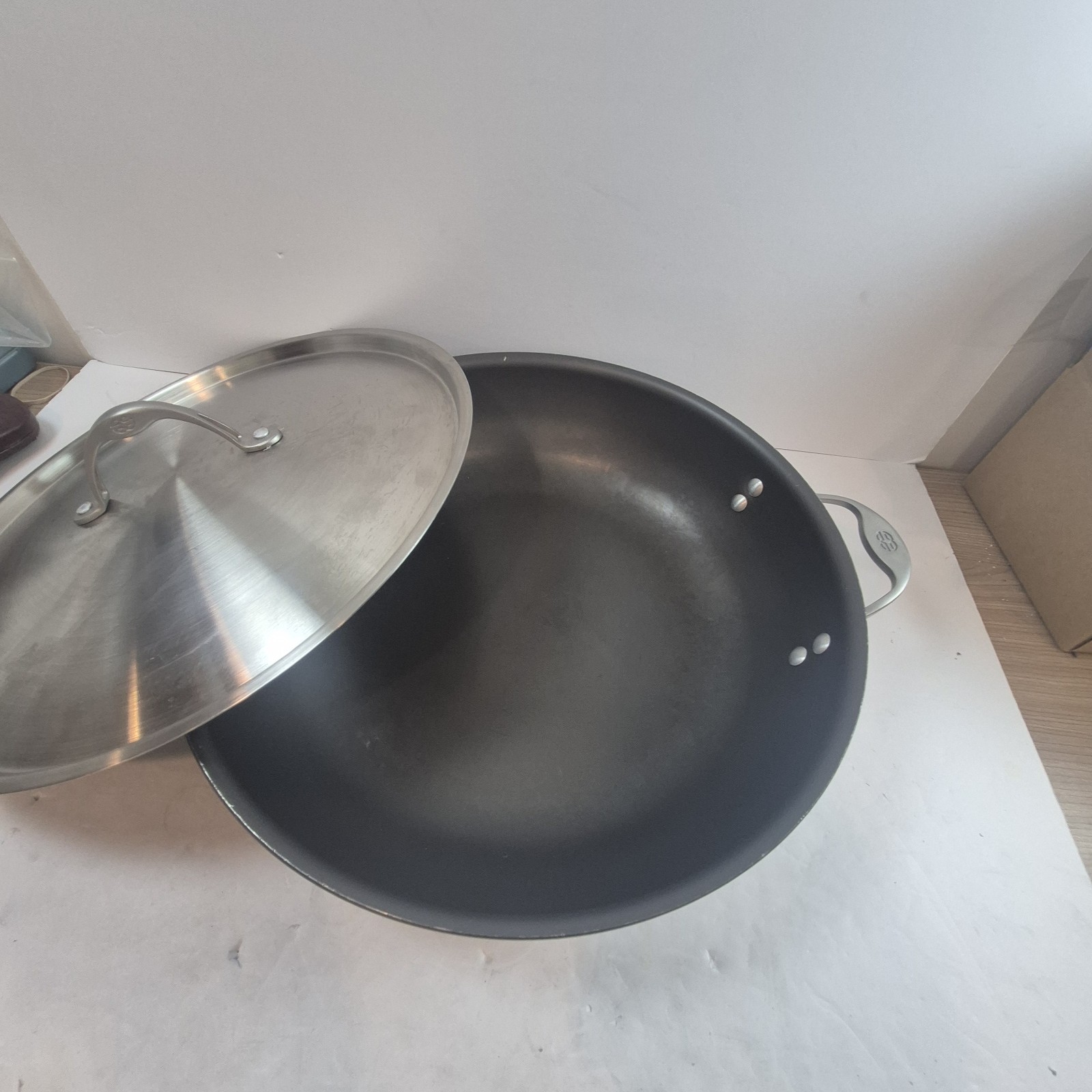 Calphalon 1613 Hard Anodized Pan with Brushed Aluminum Lid 6 Qt 13″