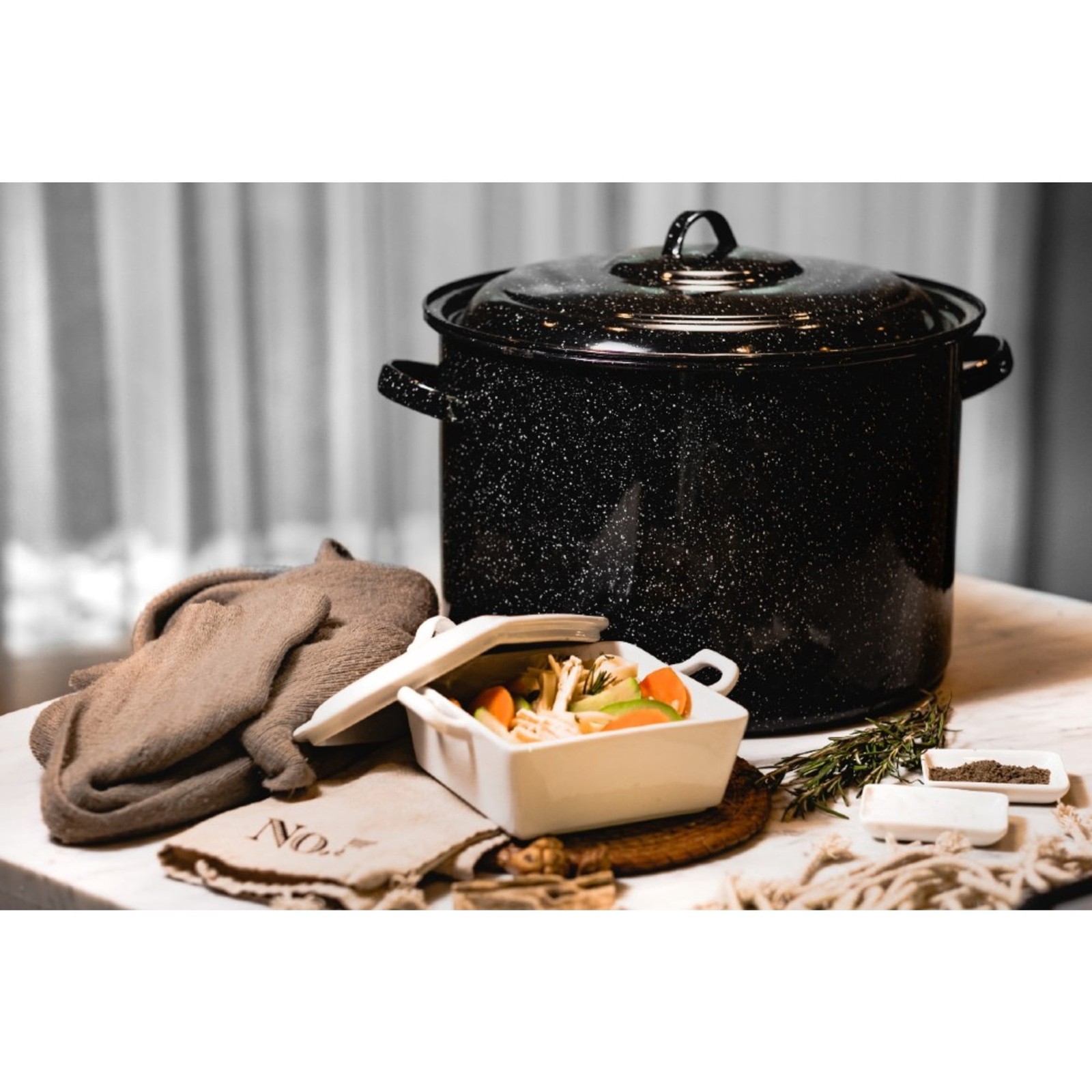 Granite Ware 12 Quart Nonstick Stock Pot with Lid for Soups and Stews