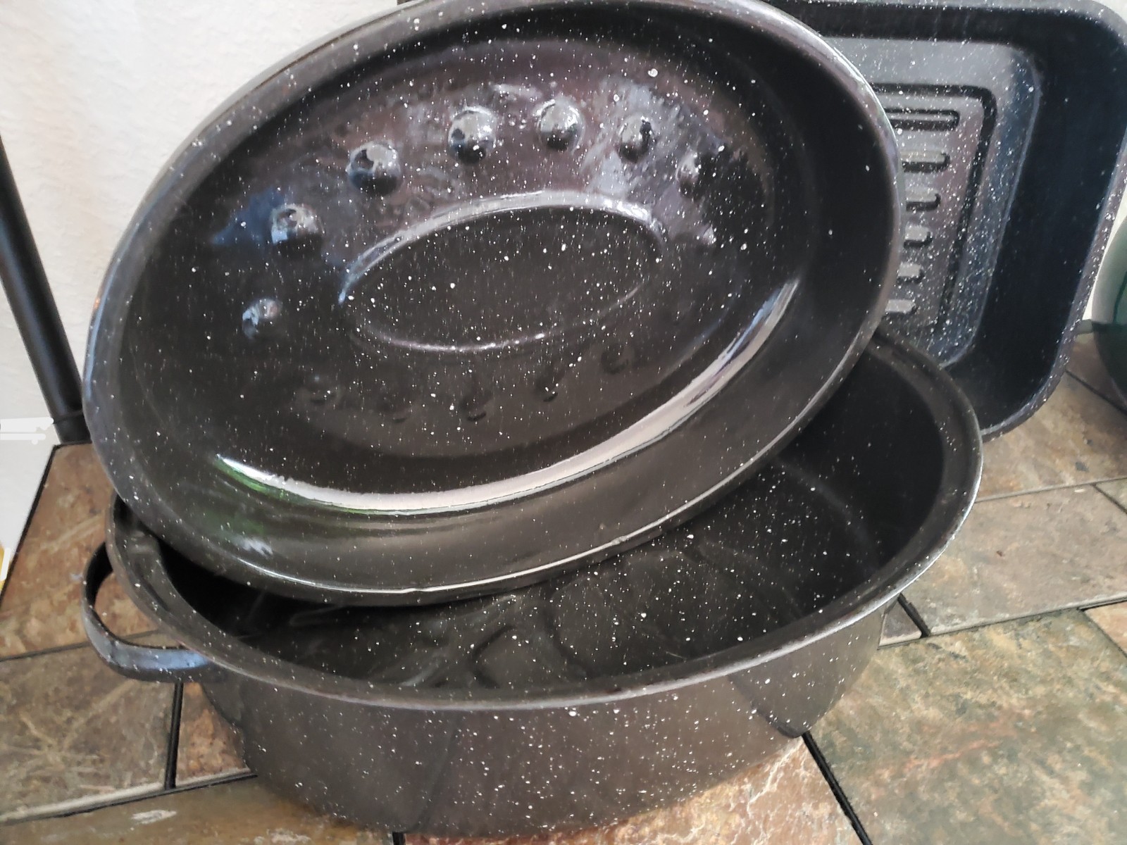 Graniteware Set of Roasters-Oval Lidded 18″- Rectangular Open 17″ Excellent Cond