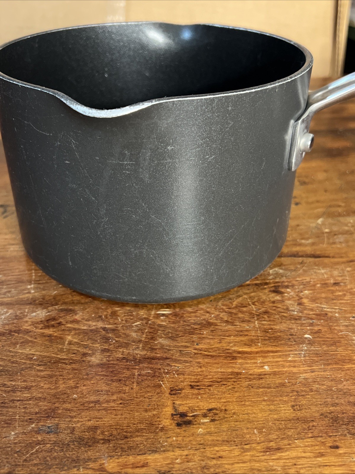 Kirkland Signature Professional Sauce Pan 2 Qt 1.8 L Hard Anodized NonStick+Lid