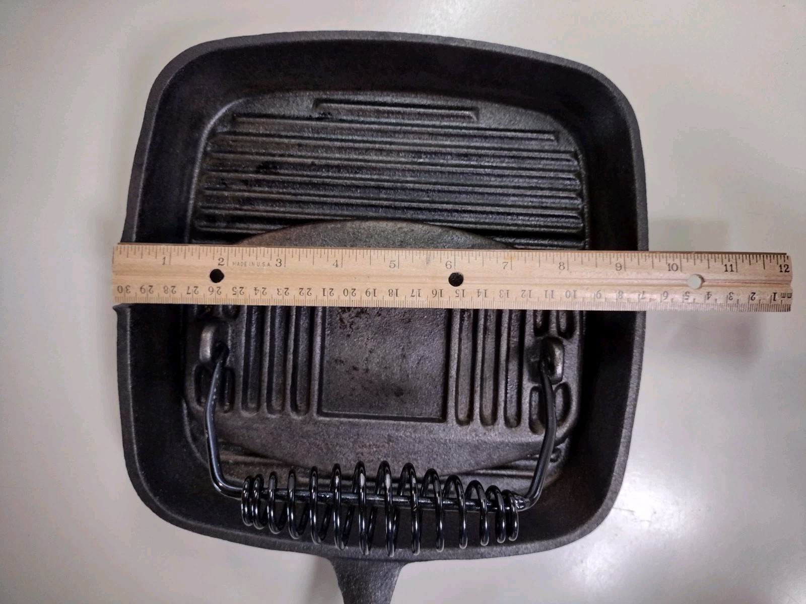 Cast Iron 8″ – 9″ Square Grill Pan Griddle with Panini Bacon Burger Press Black