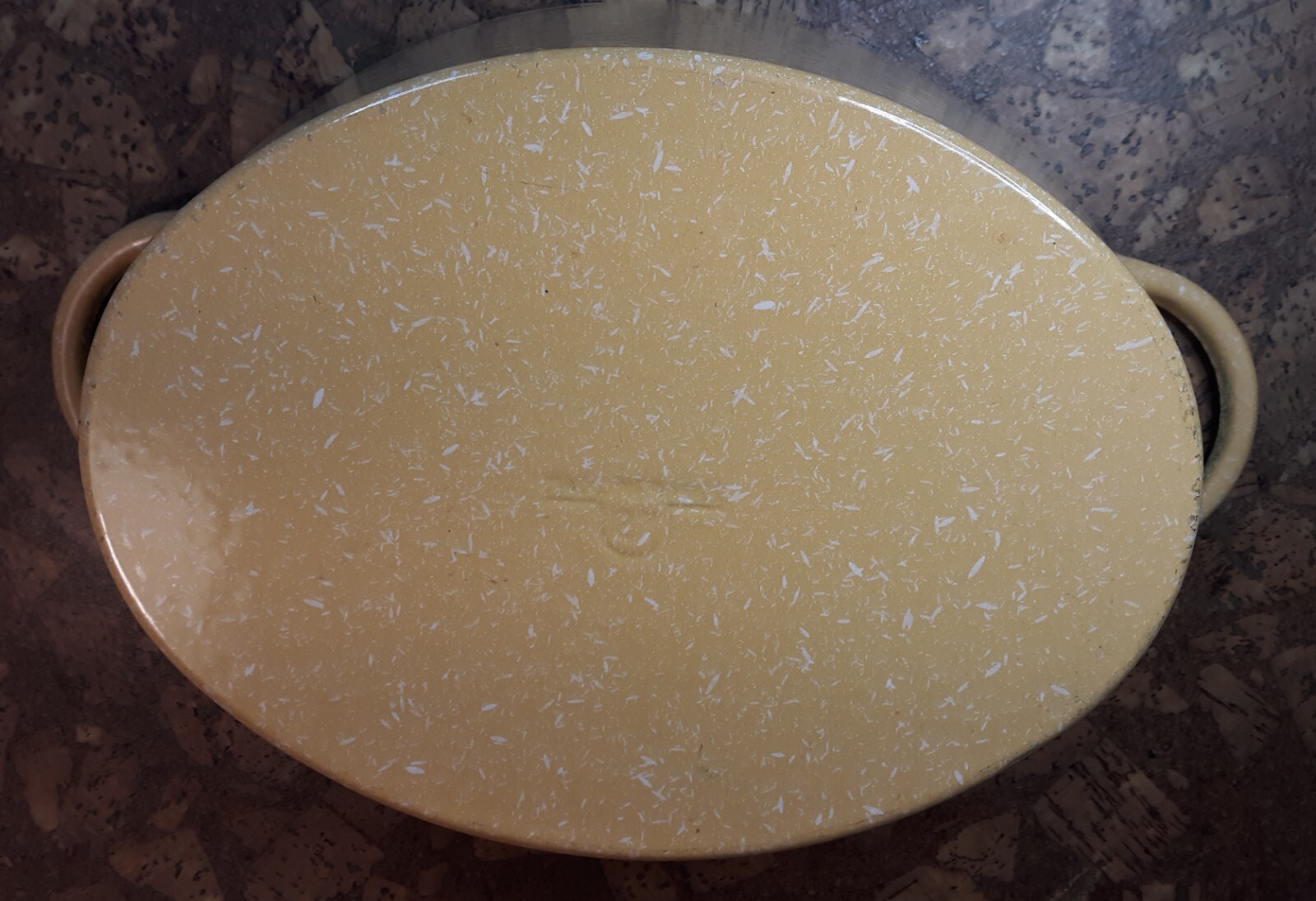 CAST IRON Made in France 27cm Speckled Yellow Oval casserole with lid 4.5 Quart