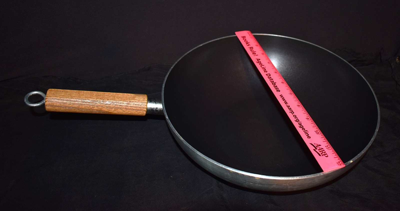 Mirro Aluminum Non-Stick Pan / Skillet ~ 12″ Diameter x 3.5″ Deep ~ No Lid