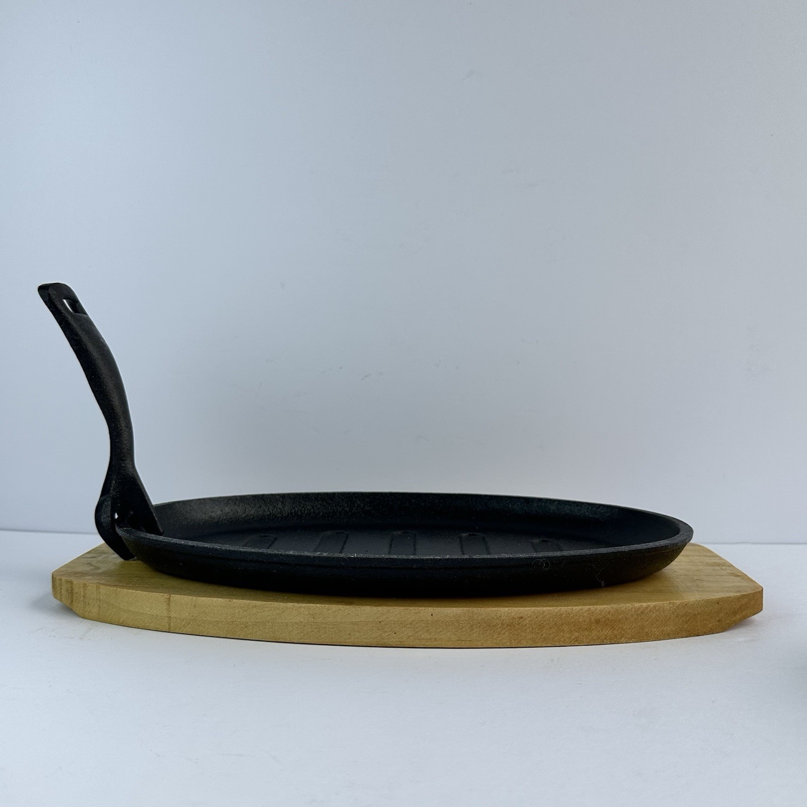 4 Pcs Cast Iron Fajita Skillet Pan Set Sizzling Steak Plate with Wooden Base