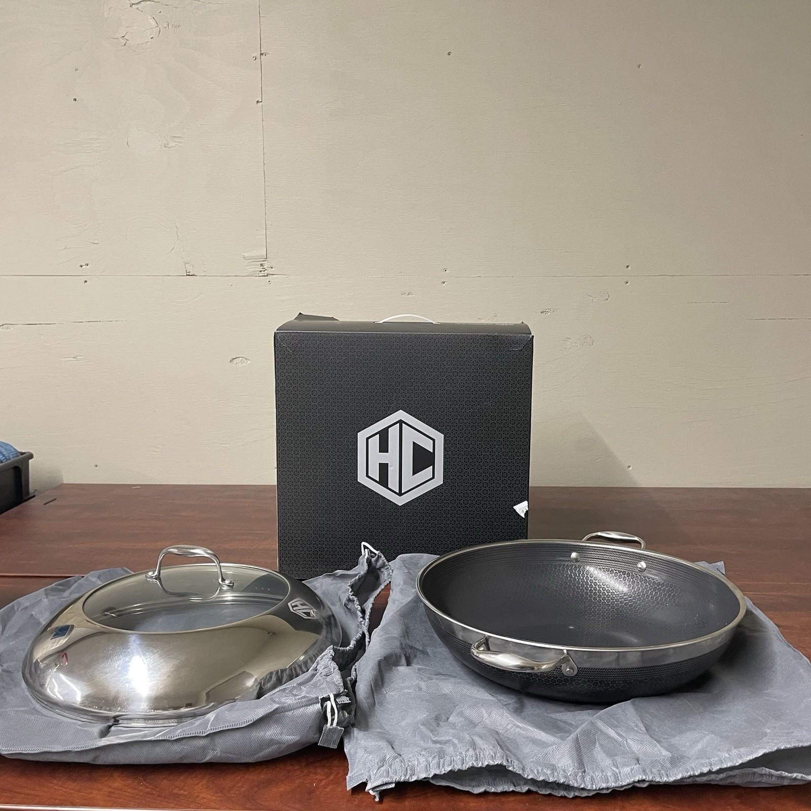 HexClad Hybrid Nonstick 14″ Inch Wok W/ Stainless Steel Lid