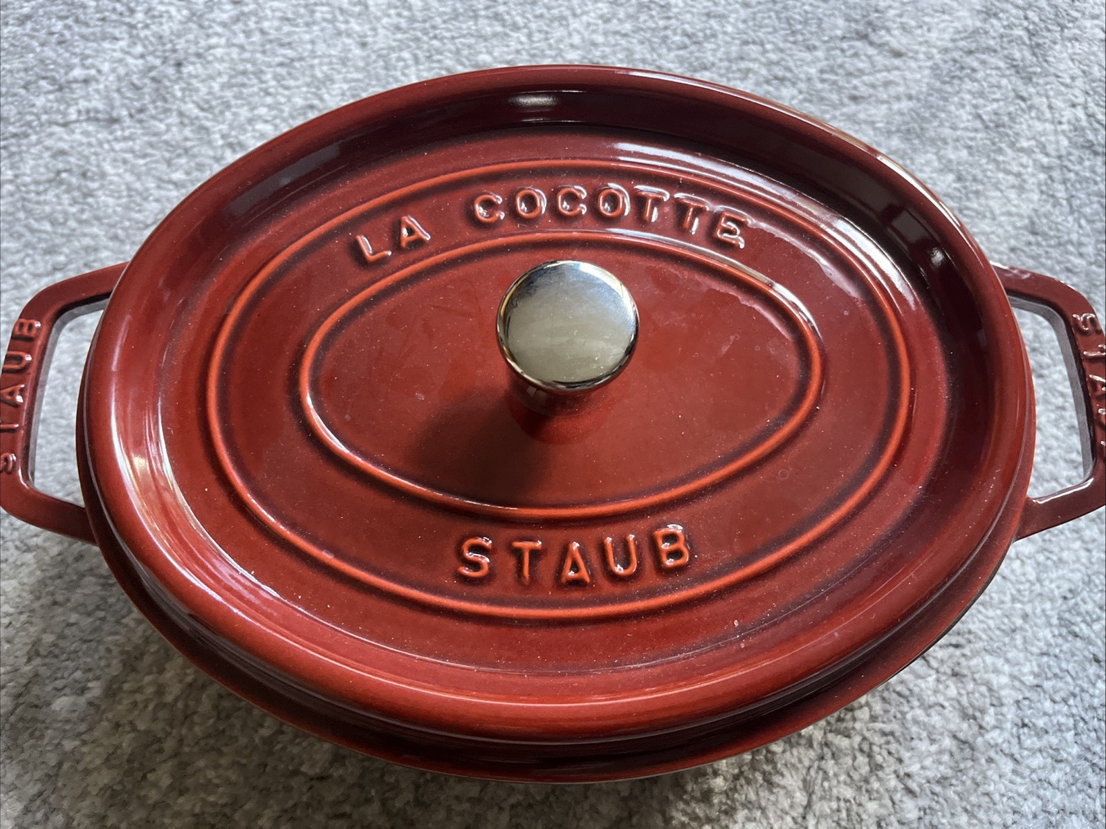 Staub La Cocotte #29 – 4 Qt. Oval Red Enamel Cast Iron Pot/Dutch Oven