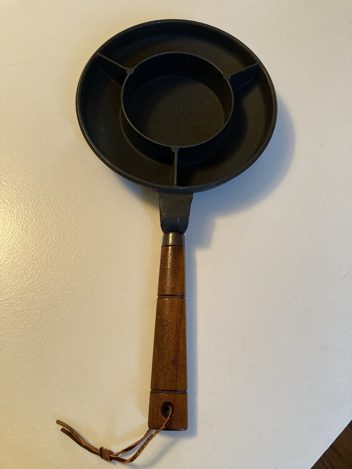 Vintage NORDIC WARE CREPES N’ THINGS 8″ Cast Aluminium W/ Wooden Handle USA Made