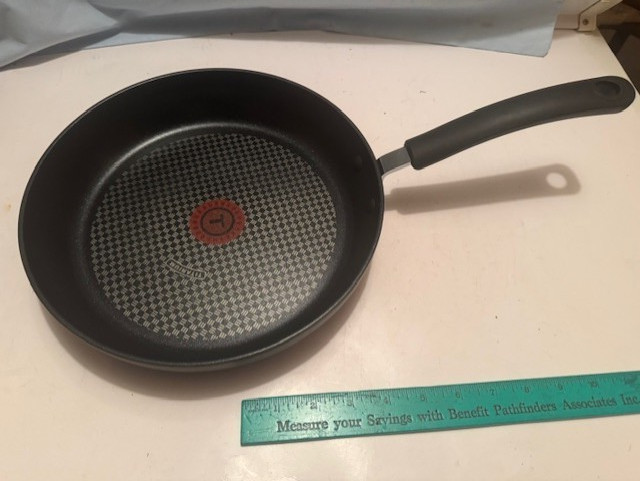 NEW T-FAL ULTIMATE Hard Anodized ALUM TITANIUM NON STICK THERMO SPOT 10″ FRY PAN