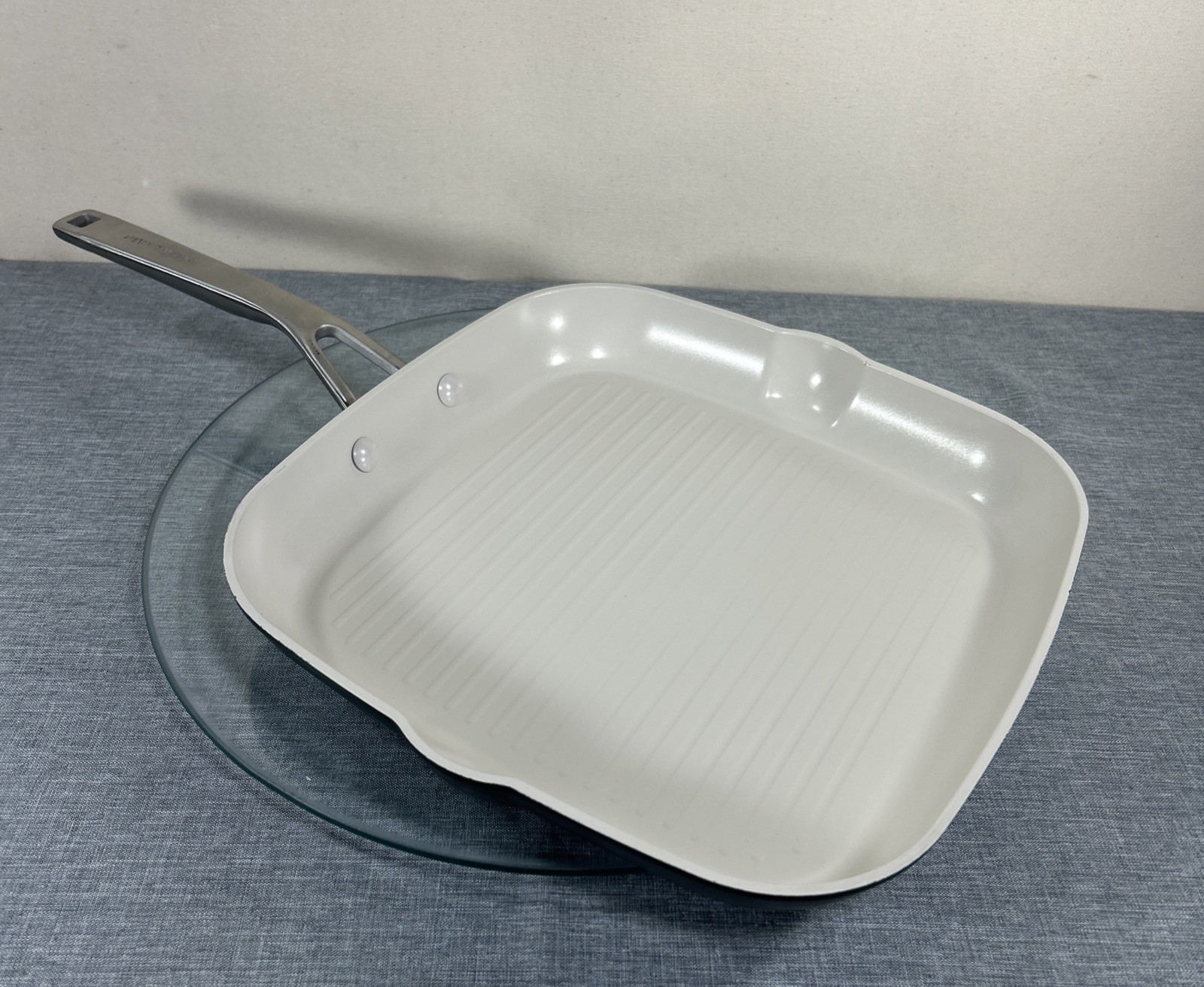 KitchenAid Grill Pan Spouts 11.25” Premium Hard Anodized Nonstick Ivory & Black