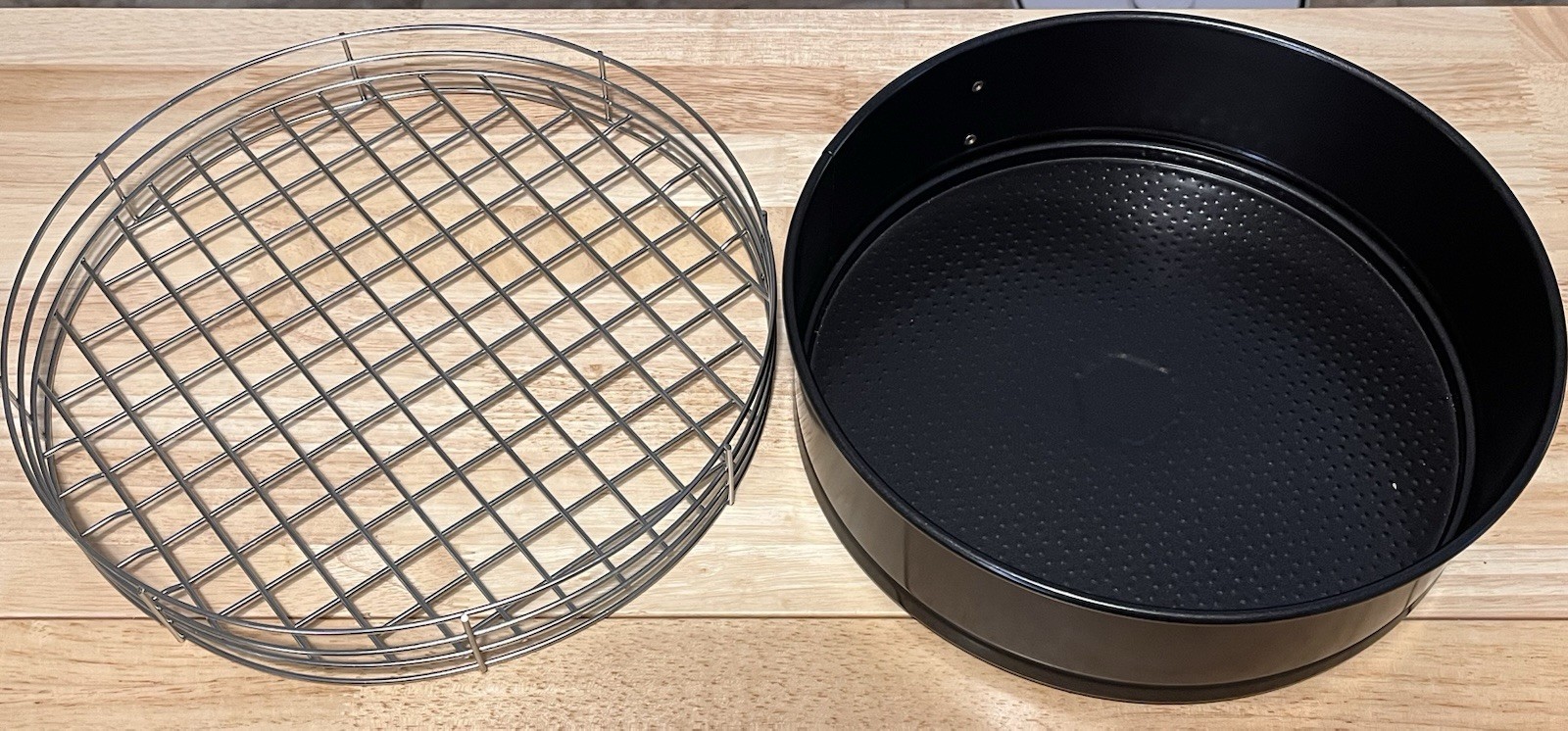 The Turbo Cooker Non-Stick 4-Piece Cookware Set w/ Lid & Rack Black/Silver