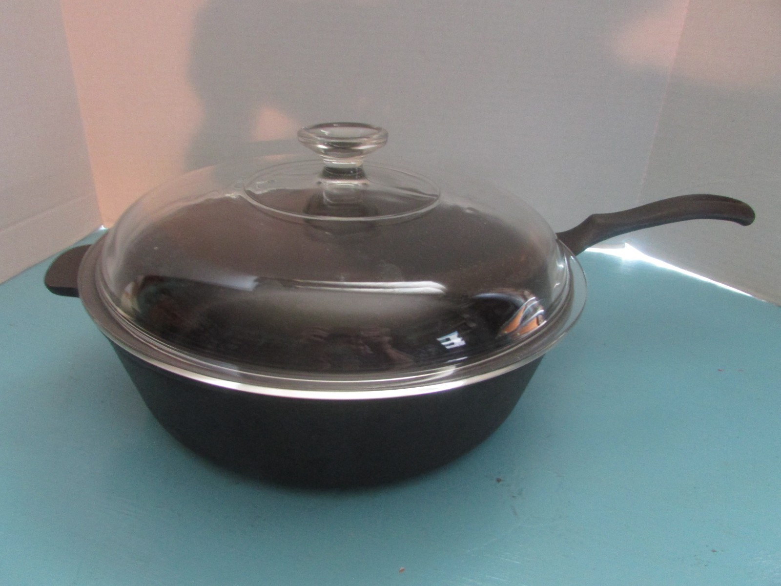 WAGNER’S ‘ORIGINAL’ 1891 10.5″ CAST IRON CHICKEN FRYER SKILLET WITH GLASS LID