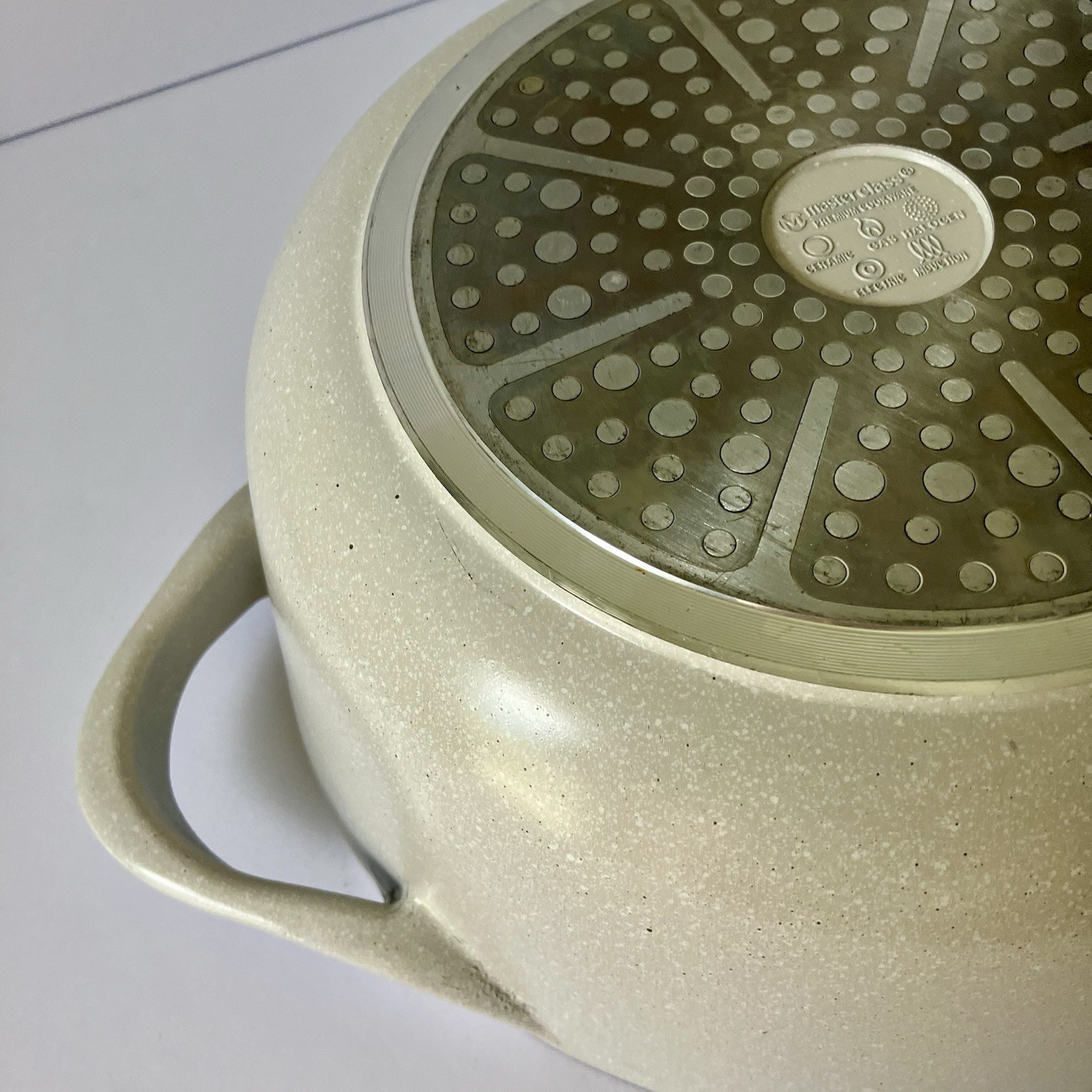 Masterclass Premium Cookware Collection 9.5″ Casserole Pot 4.3 qt Light Greige