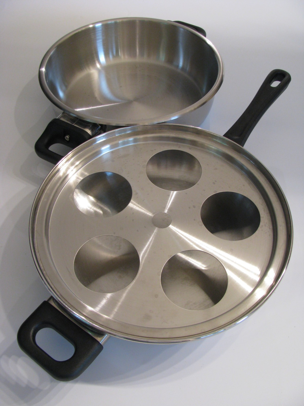Maxam T304 5 ply 11 3/8″ skilled with egg rack and domed lid Stainless 5 ply