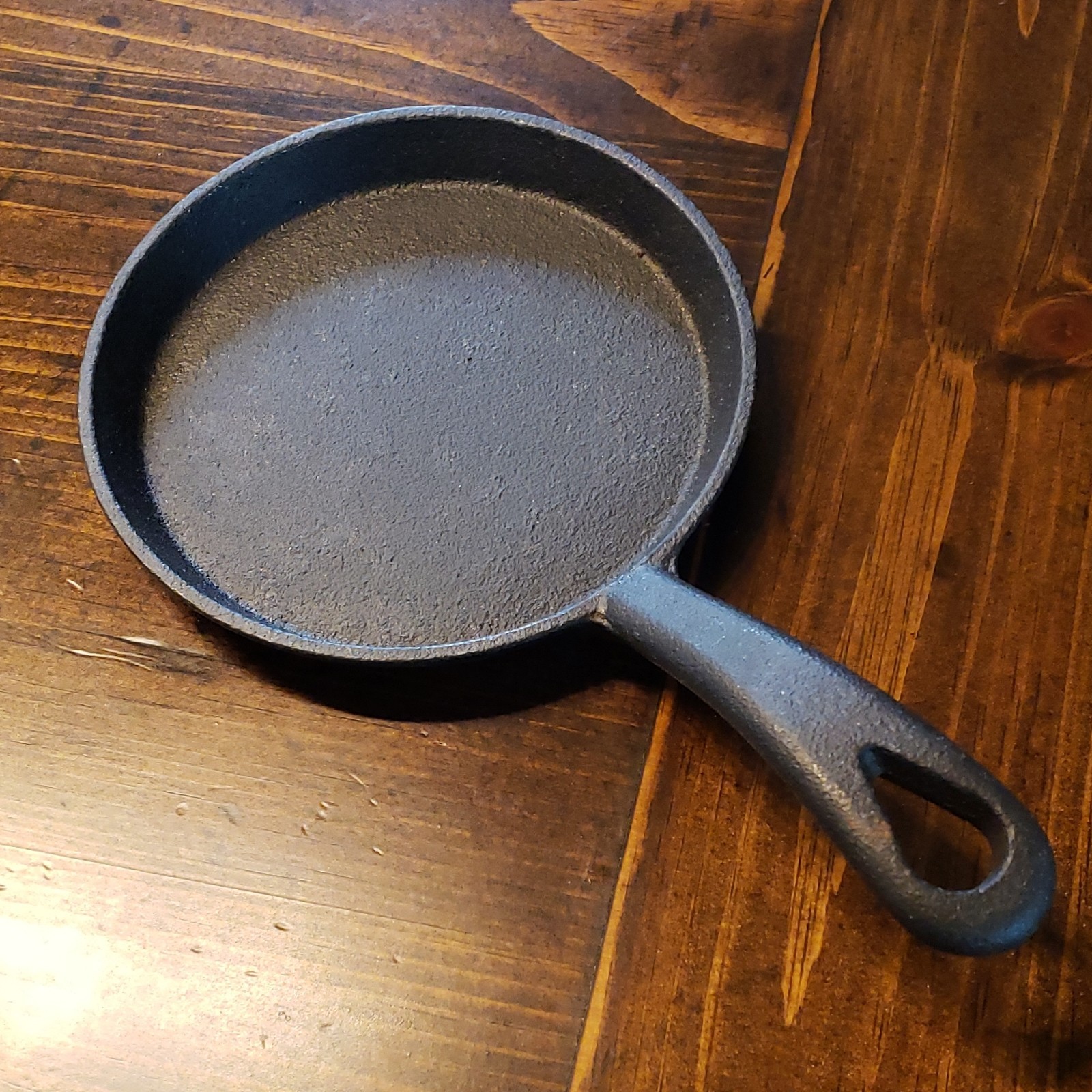 Cast Iron Uncoated Frying Pan Skillet 5 in Round Black Long Handle MGF 2022