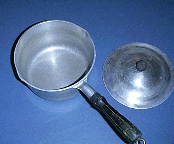 Vintage MAJESTIC Cast Aluminum 2 qt Double Spout Saucepan with Wood Handle & Lid
