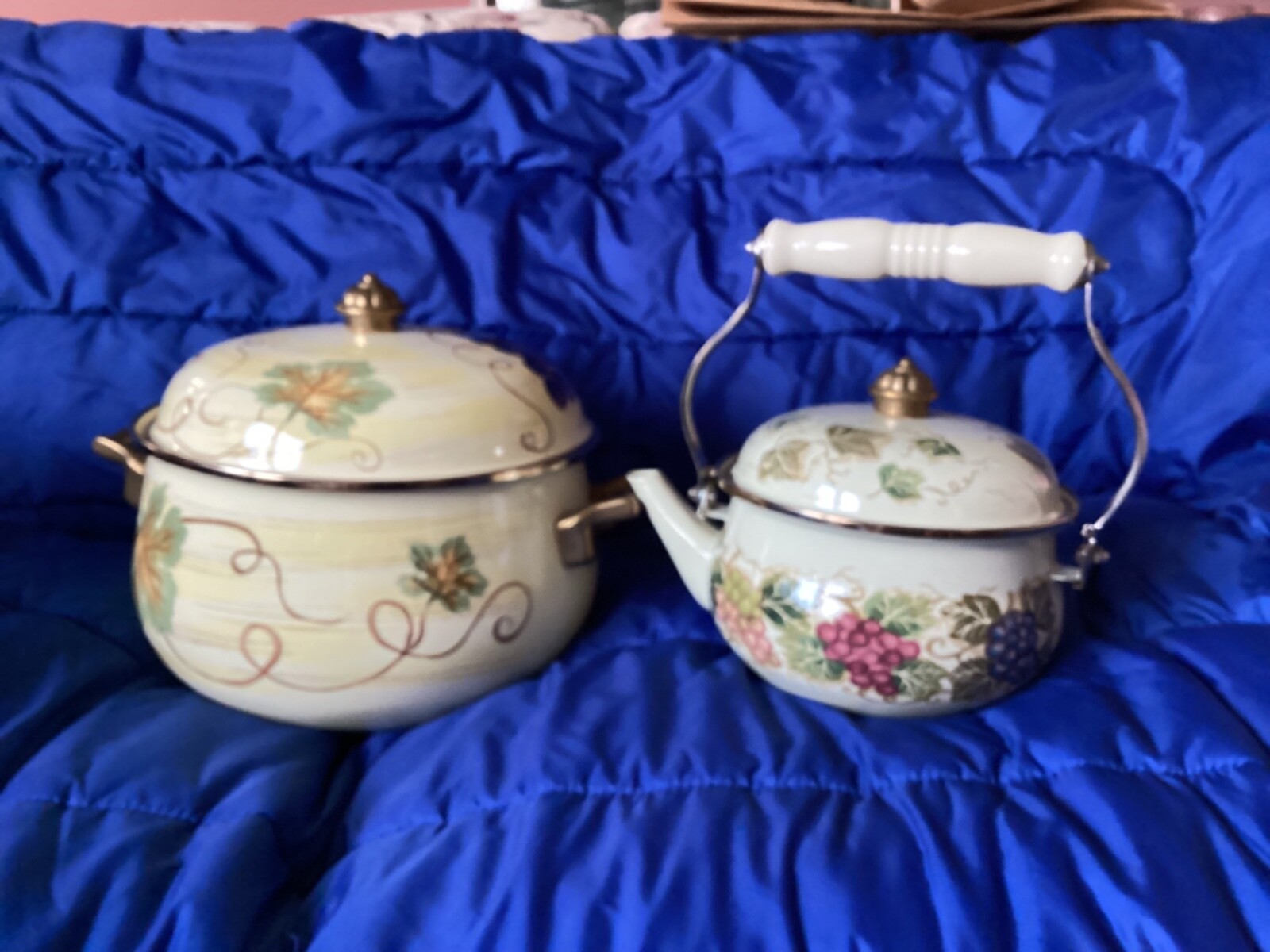 Tabletops Unlimited Vitroceramic Stock Pot and Tea Kettle – Pre-owned