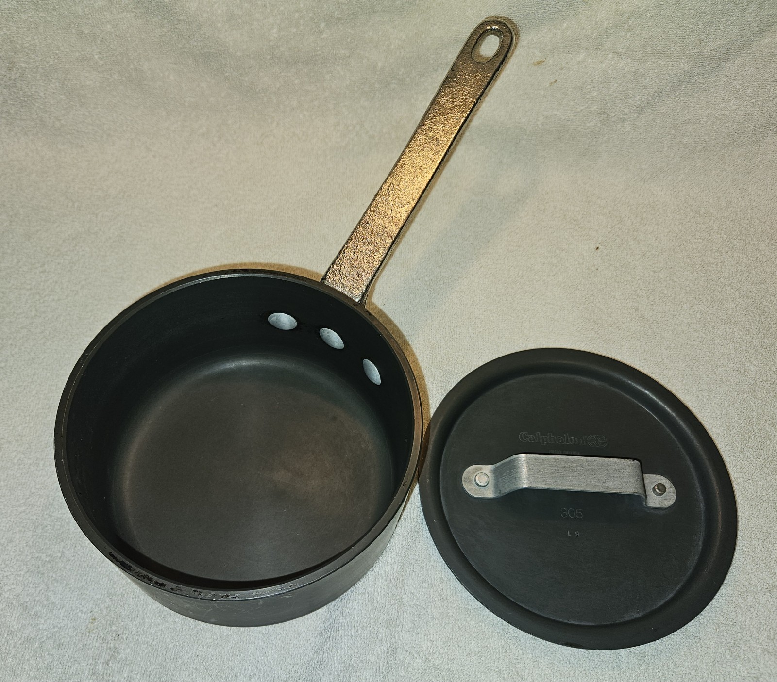 Calphalon 8701-1/2 Saucepan with Lid 1.5 QT Hard Anodized Aluminum Made in USA