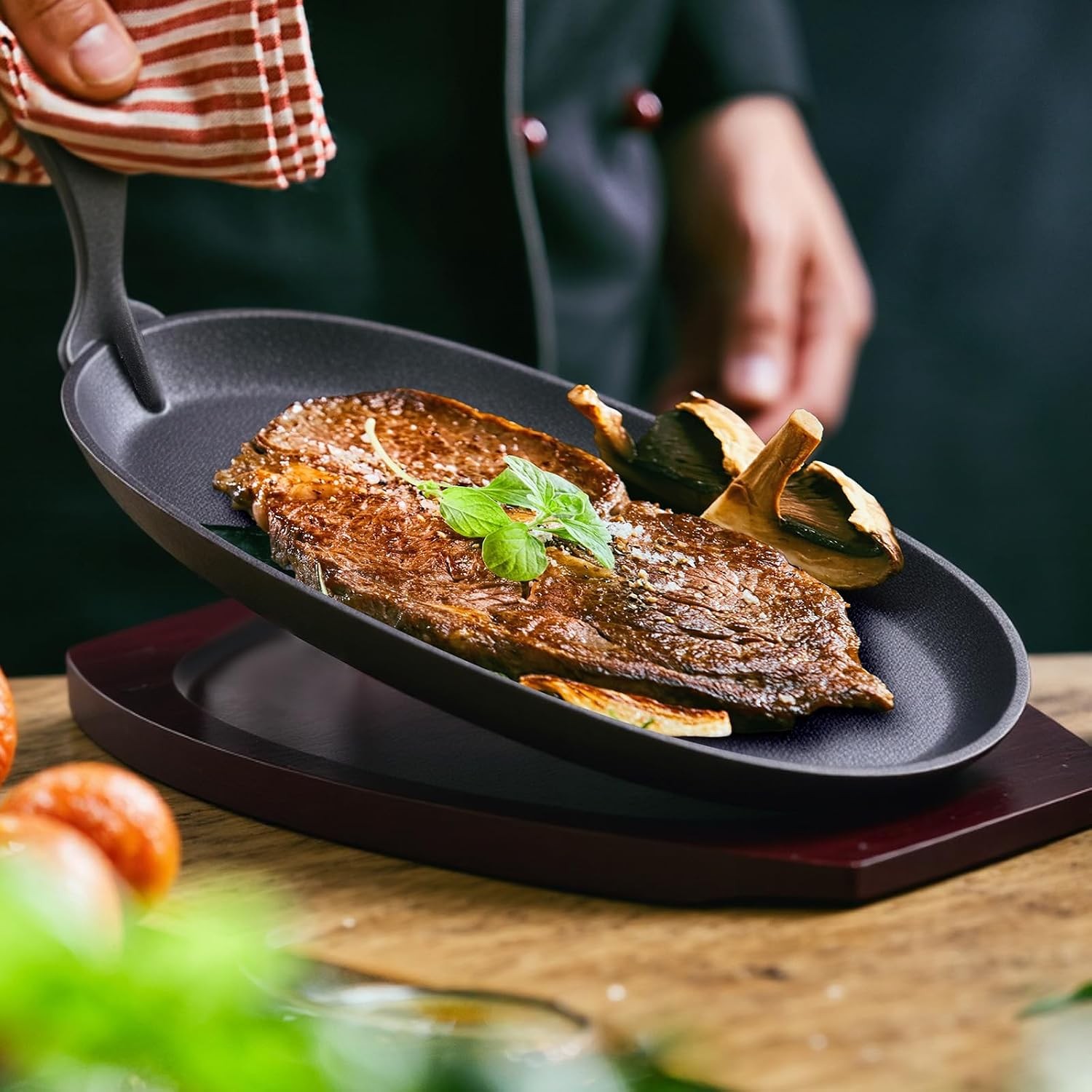 12 Pieces Cast Iron Fajita Skillet Pan Set Sizzling Steak Plate with Wooden Base