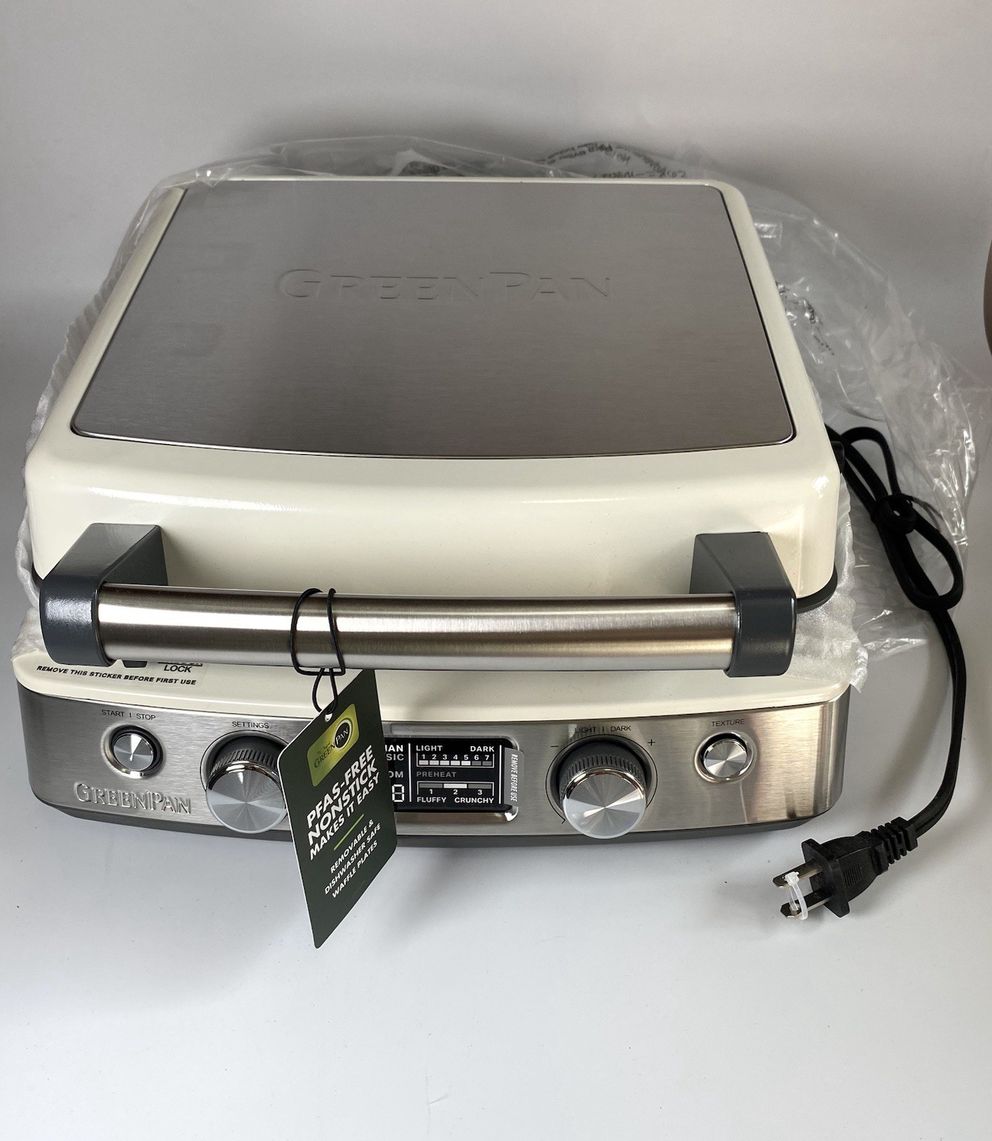 GreenPan CERAMIC NONSTICK 4-SQUARE WAFFLE MAKER – Retails $430 – NEW & UNUSED
