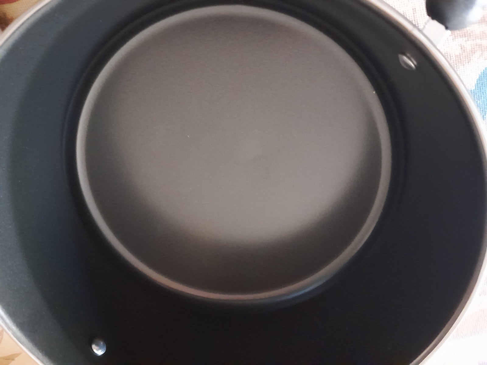 BASIC ESSENTIALS NEW 5 QUART DUTCH OVEN W/ LID MEASURES 8″ X 15″ w/handles & lid