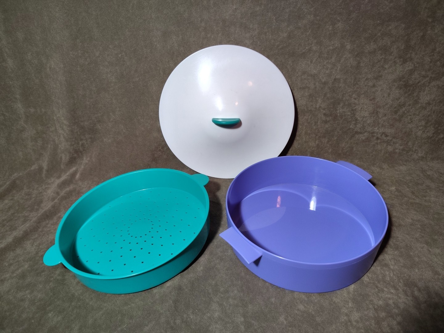 Tupperware #3066 Microsteamer Blue Dish #3067 Green Colander #3065 White Cover