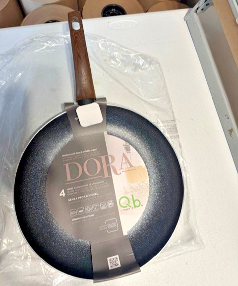 Mopita “Dora” 12.6 Inch / 32 cm. Non Stick Aluminum Fry Pan, Wood Handle
