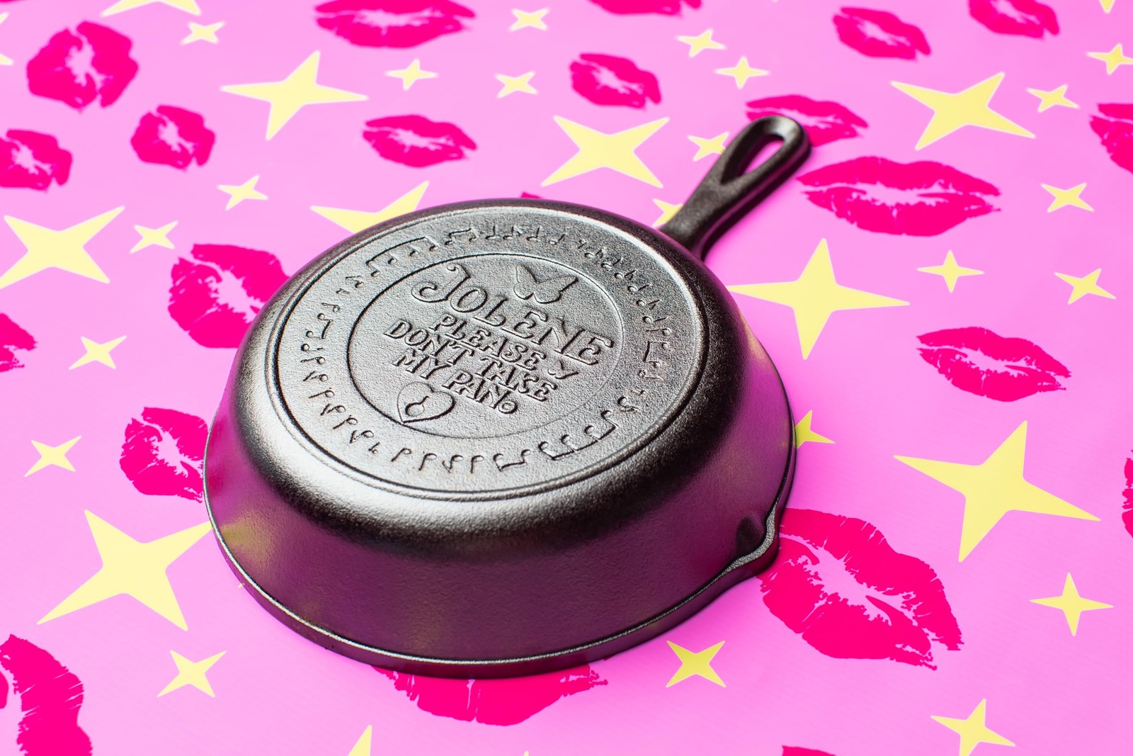 Lodge Dolly Parton Jolene Cast Iron Skillet Collectible Frying Pan with Sign…
