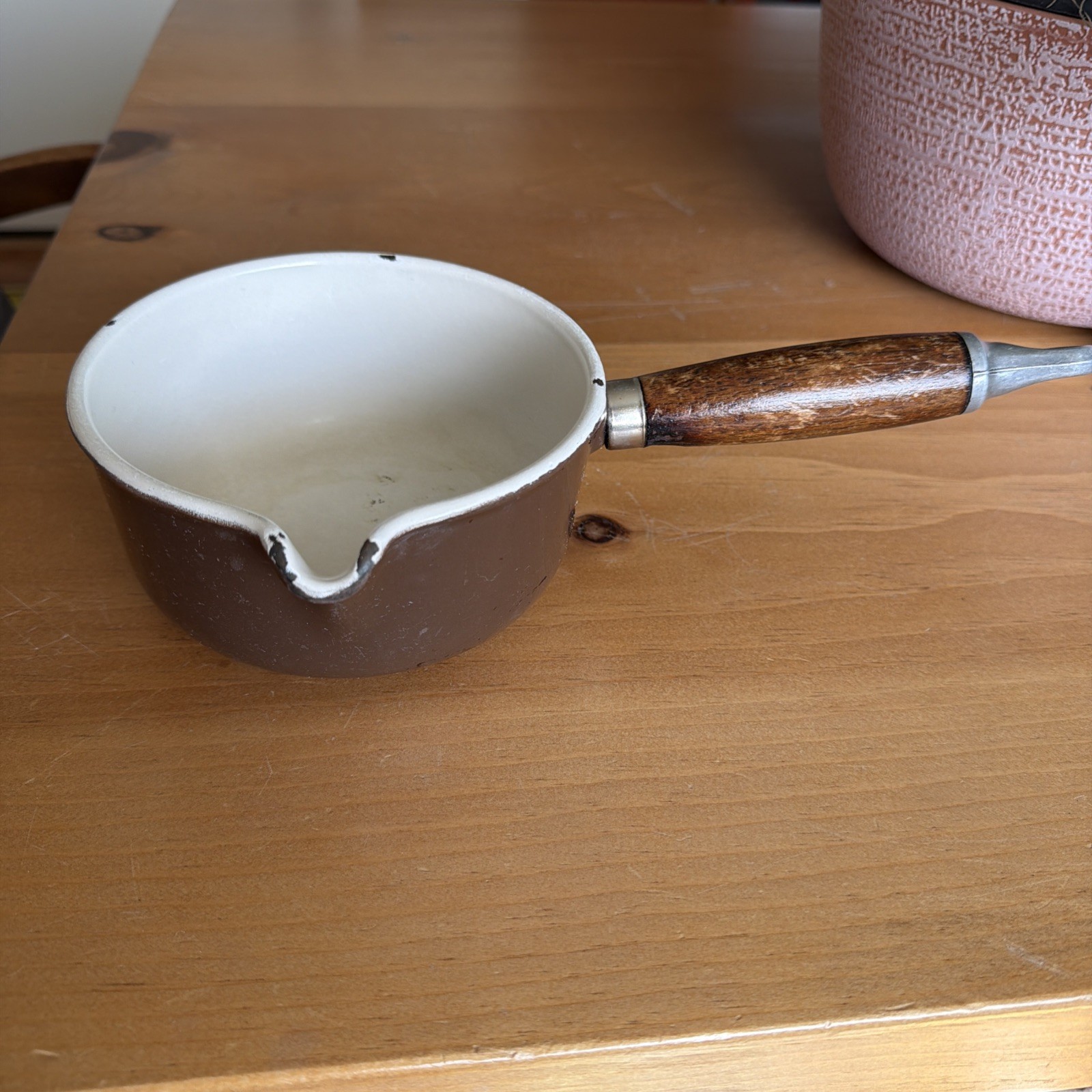 VTG Le Creuset 14 Cast Iron Enamel Saucepan Spout Wood Handle Orig. Brown
