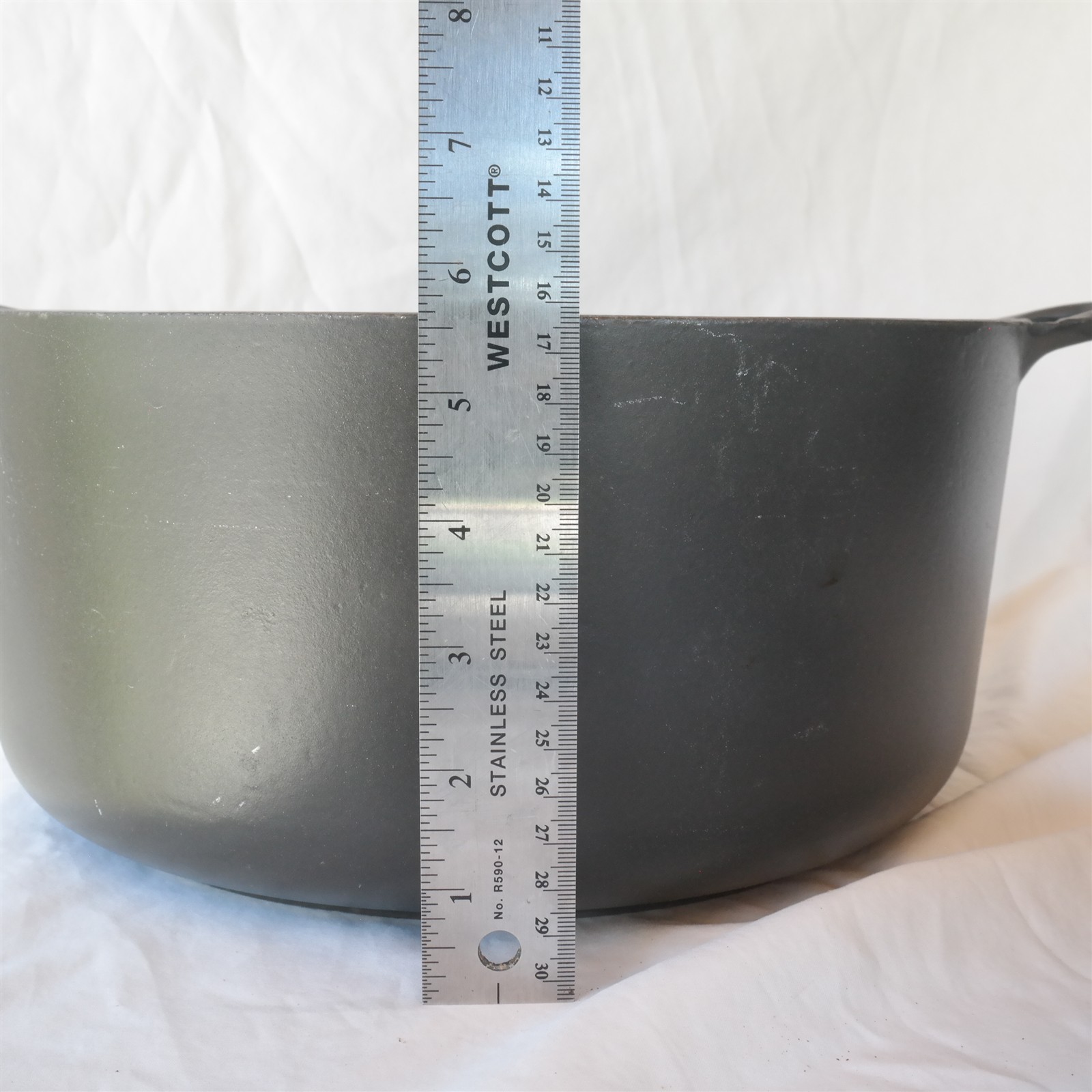 DESCOWARE FE 16 2-H 12″ diameter Large Cast Iron Dutch oven Stock pot RARE