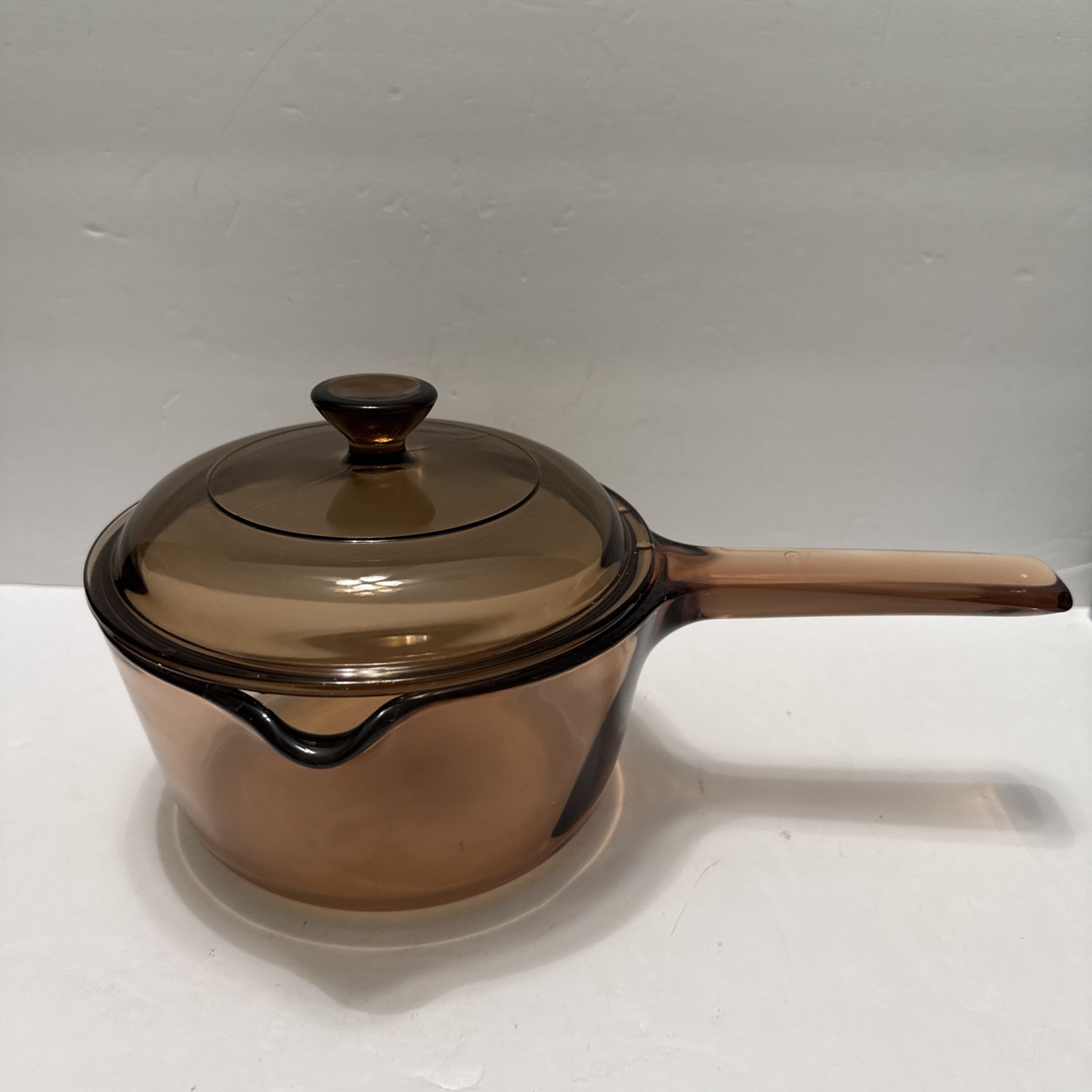 Vision Ware 1L Amber Glass Sauce Pan With Pour Spout & Lid USA Corning