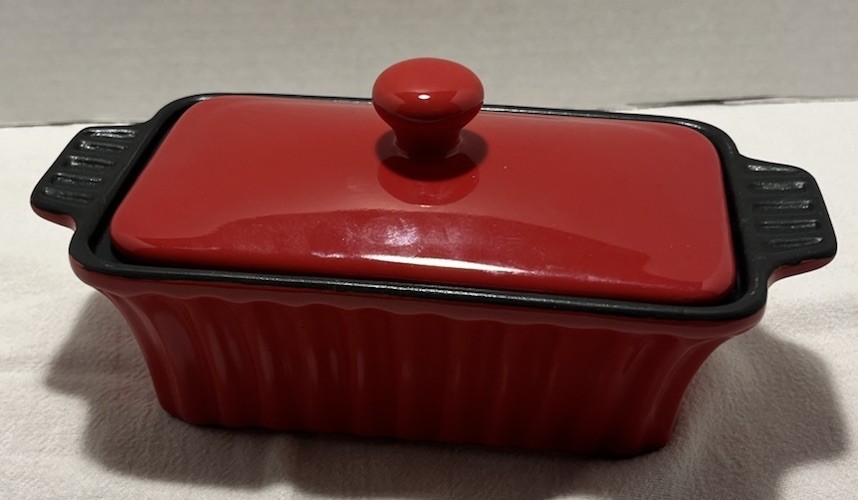 FRIGIDAIRE Rectangular Ribbed Casserole 8.25″ Non-stick Stoneware Pan With Lid