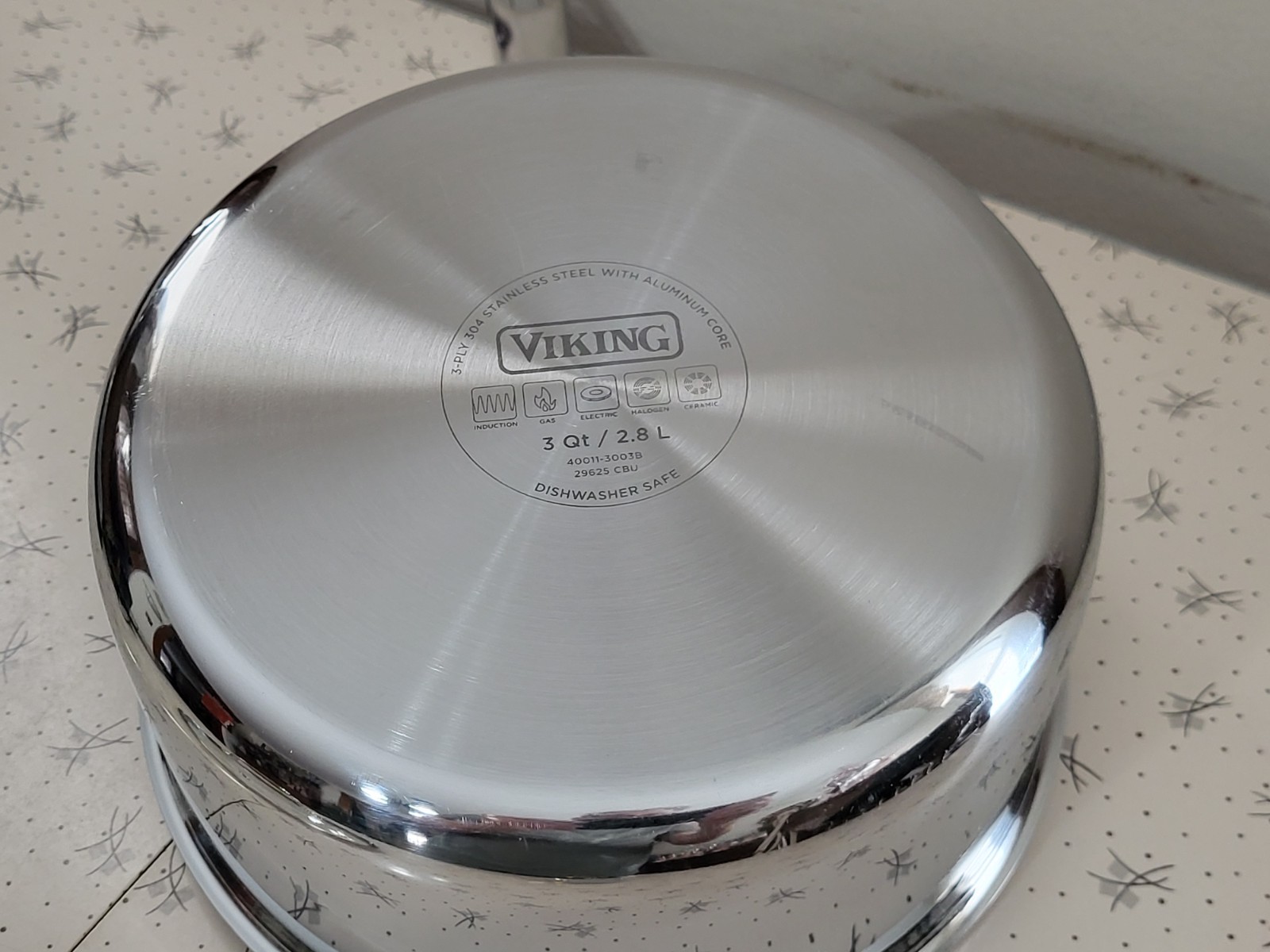 Viking 3-Ply Bonded Stainless Steel Sauce Pan Pot 3QT/2.8L With Vented Lid