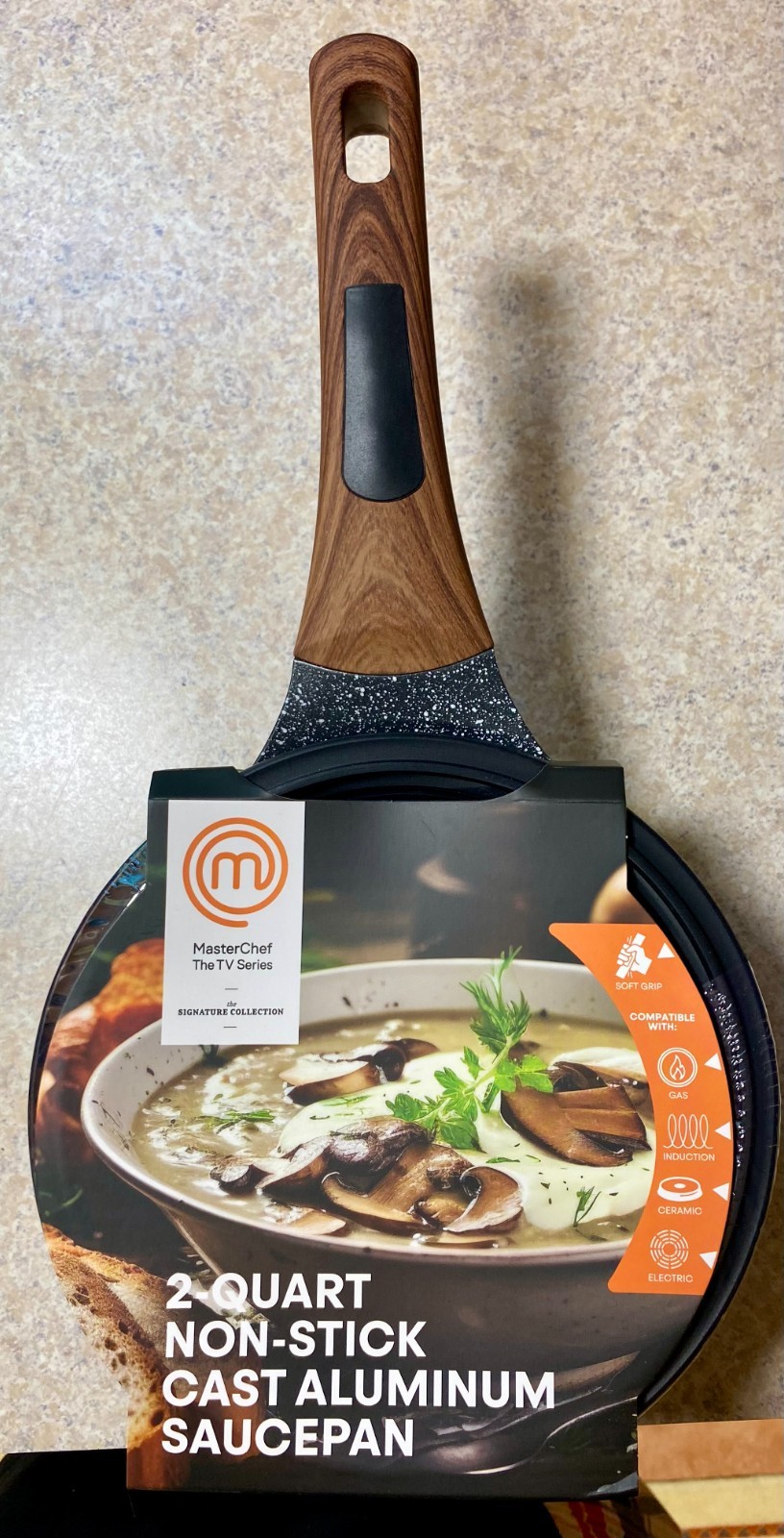 New！Master Chef 2-Quart Aluminum Non-Stick Saucepan with Glass Vented Lid, Black