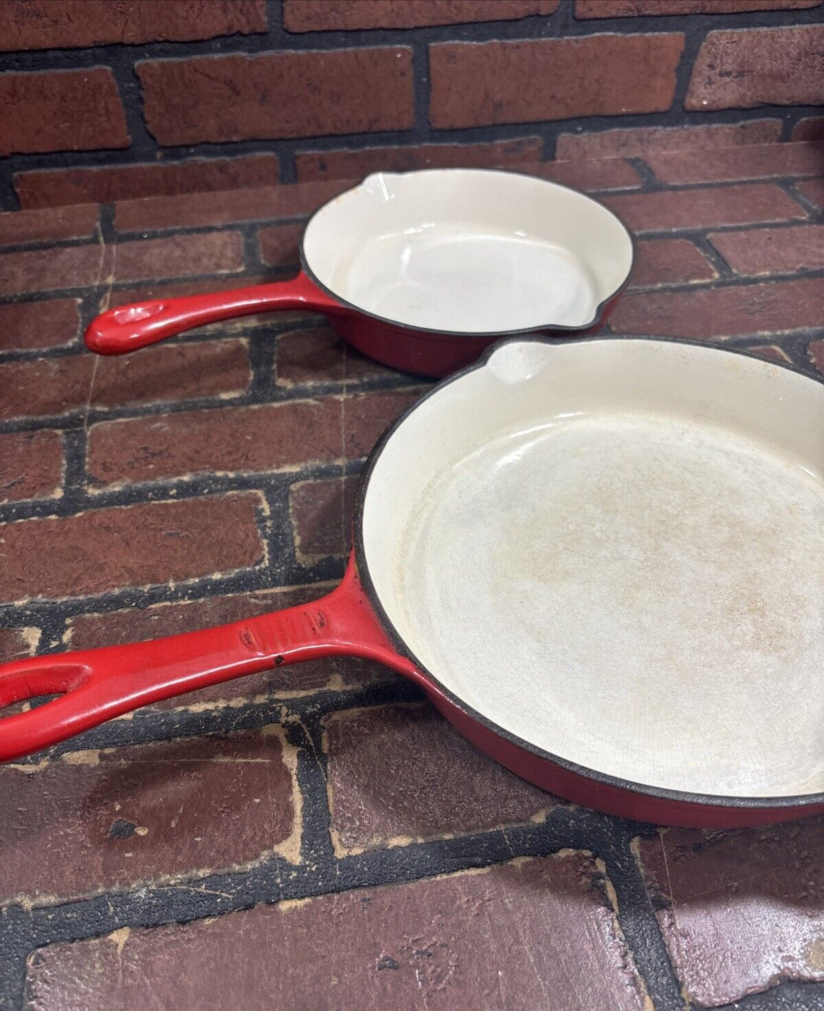Heuck Classics 2 Pc Red Cast Iron Enamel Pour Spouts Skillets 8in & 10in