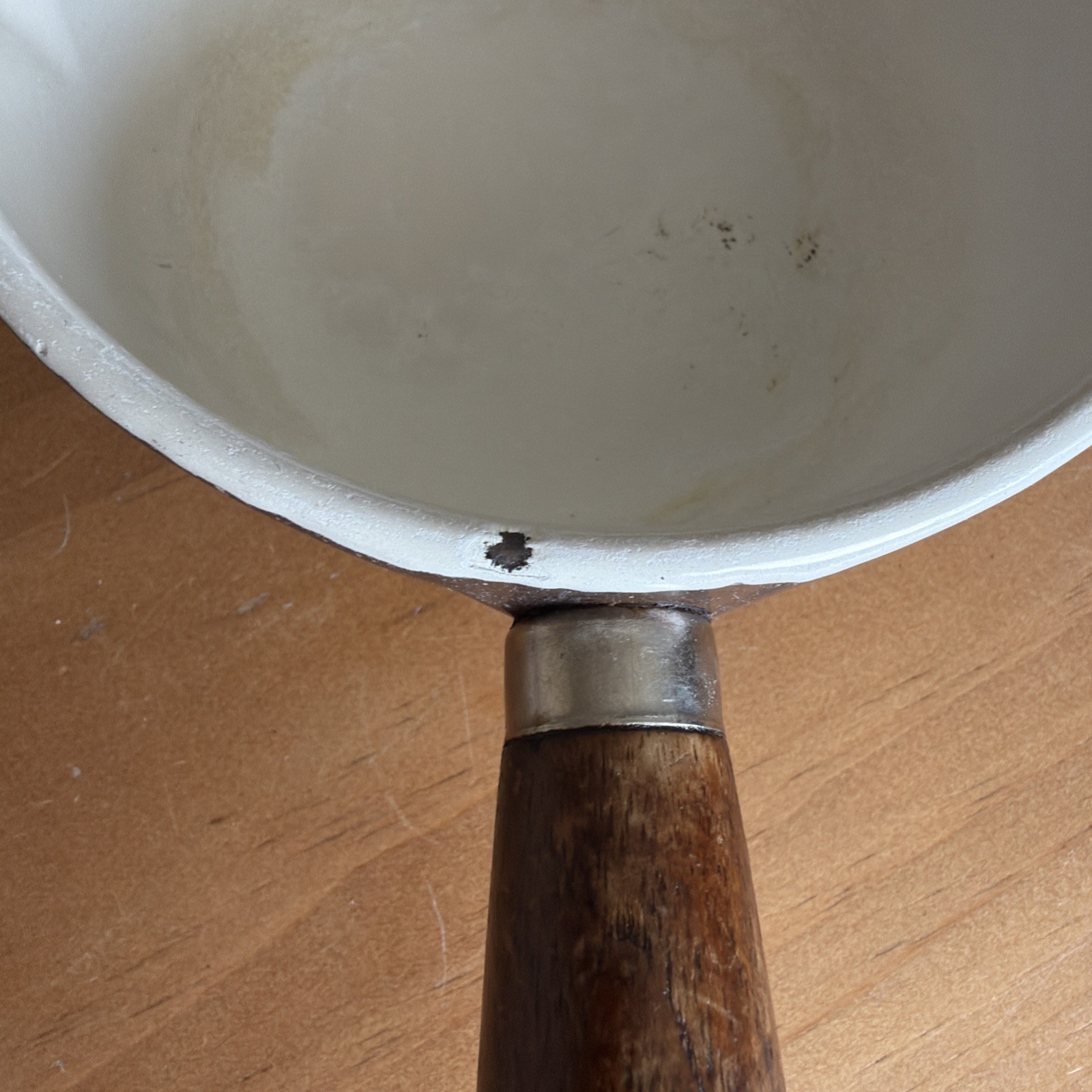 VTG Le Creuset 14 Cast Iron Enamel Saucepan Spout Wood Handle Orig. Brown
