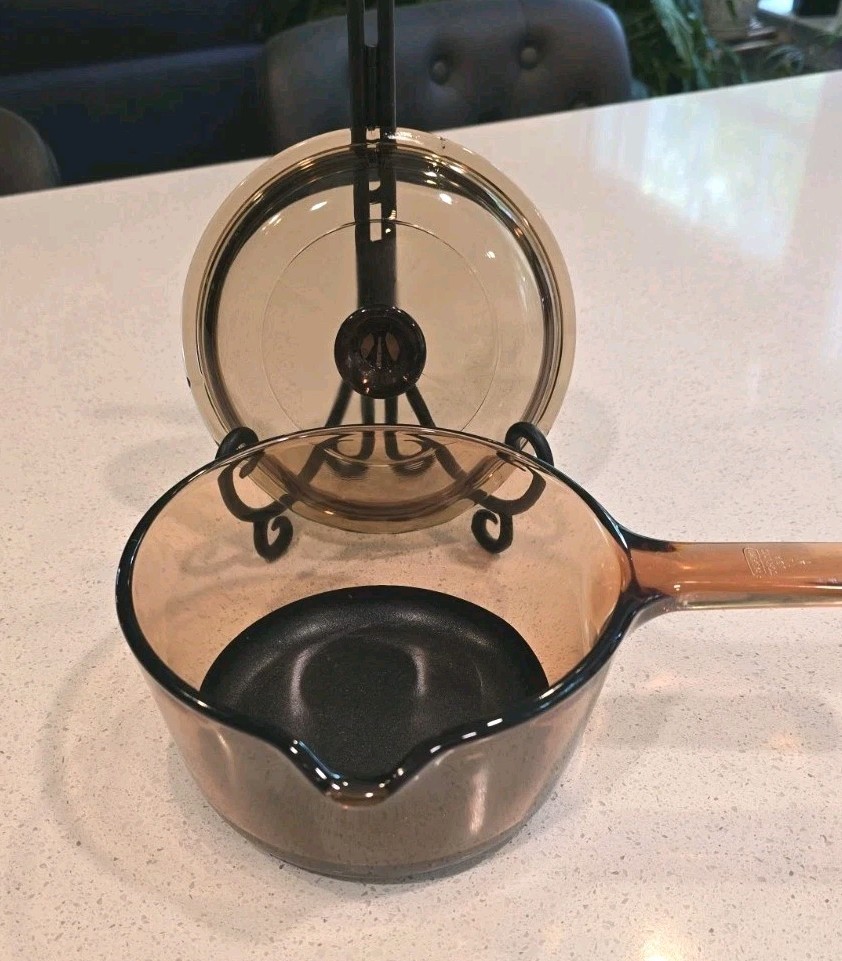 Vtg Vision Corning USA 1L Amber Sauce Pan Pot Pour Spout & Pyrex Lid V1C Teflon