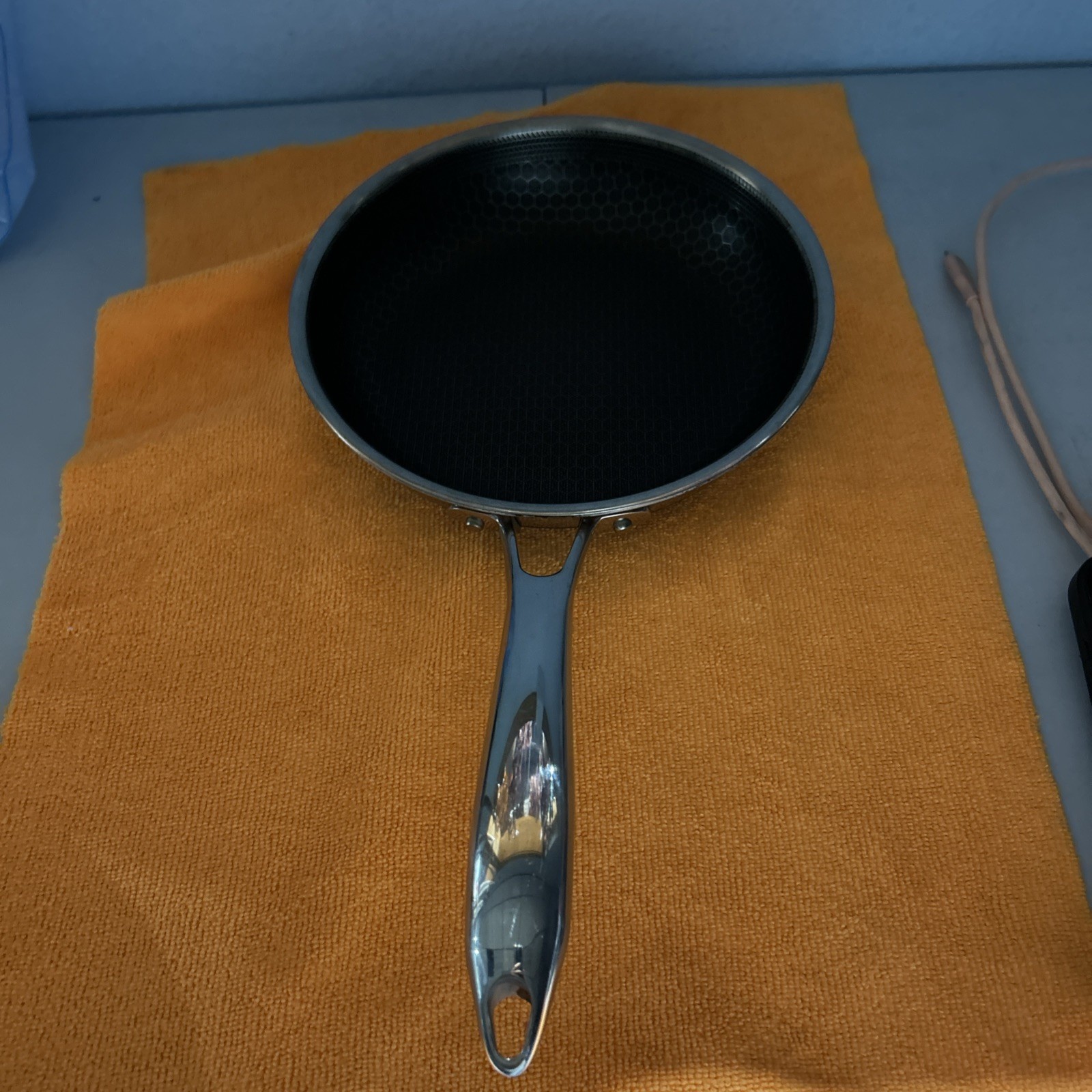 HexClad 8″ FRYING PAN *NO LID* 8-Inch Hybrid Non-Stick – Used