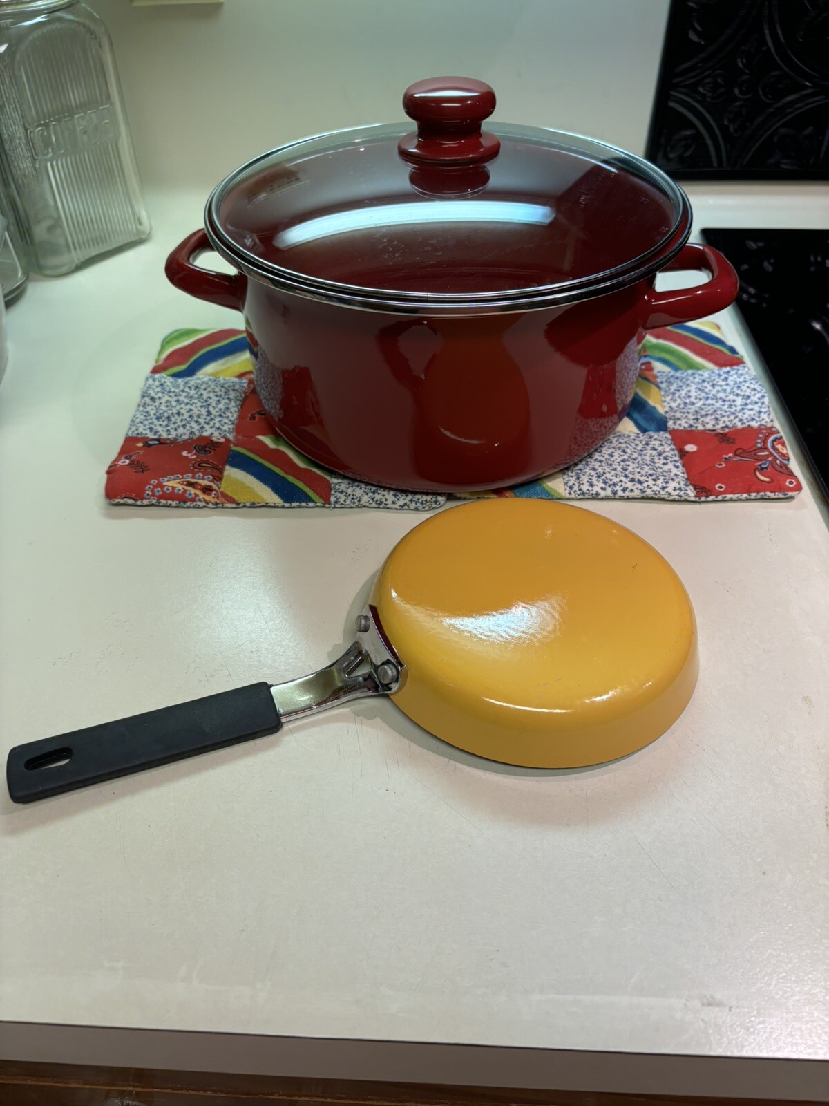💥Sale‼️Lot of 3-piece set red covered stew potw/glass lid & small 5”frying pan