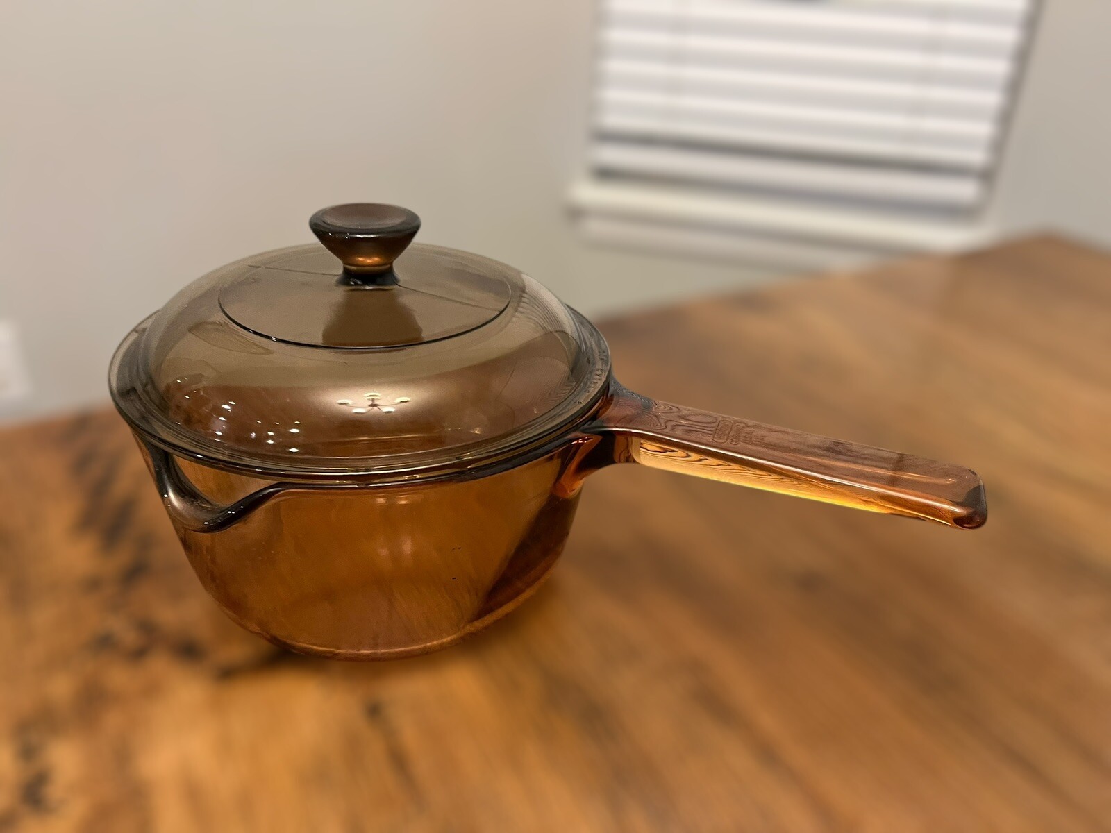 CORNING VISION AMBER 1 Quart 1 Liter Handle SAUCEPAN w/ Pour Spout & LID vintage