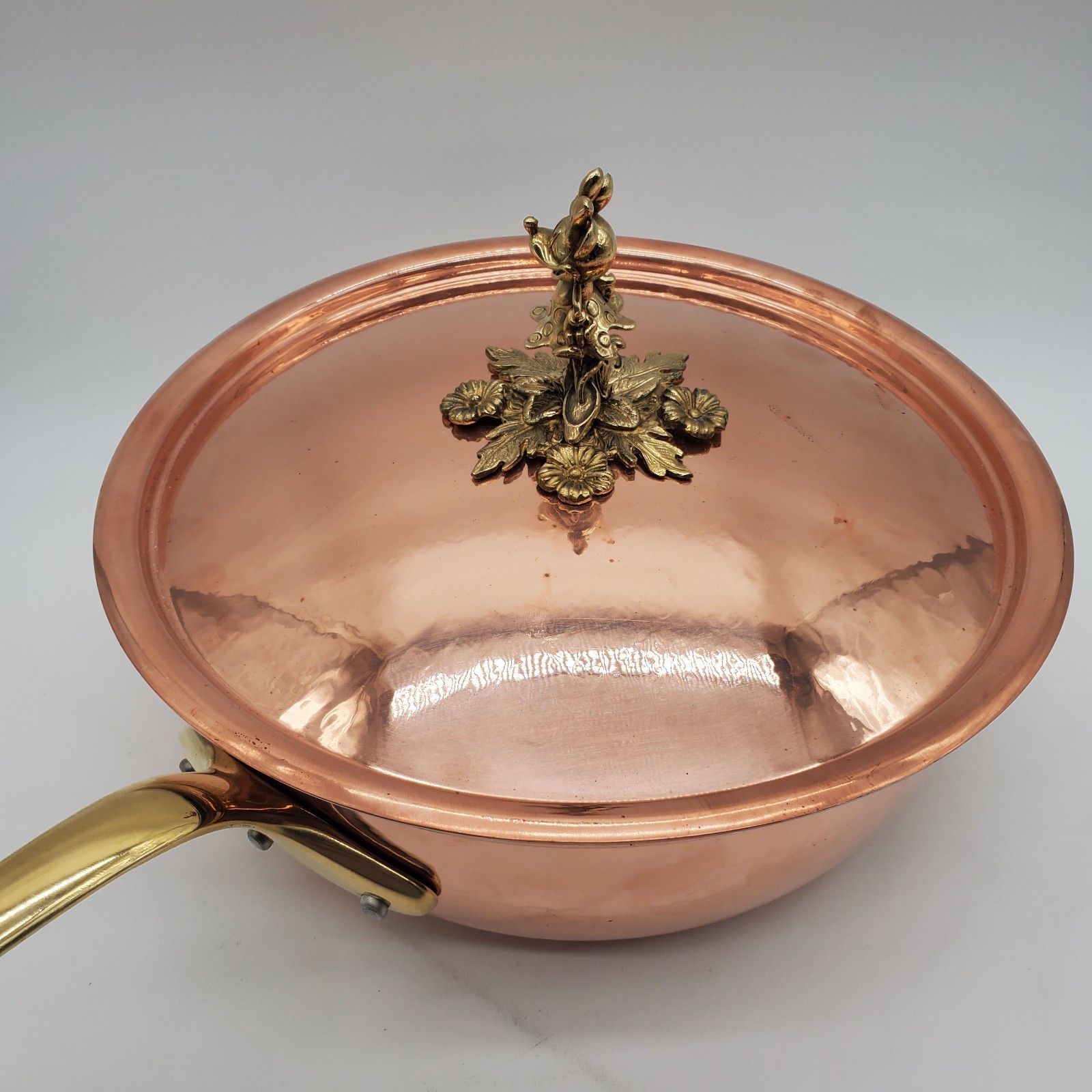Ruffoni Historia Disney© Hammered Copper Chef Pan with Minnie Knob 4-Qt. Read
