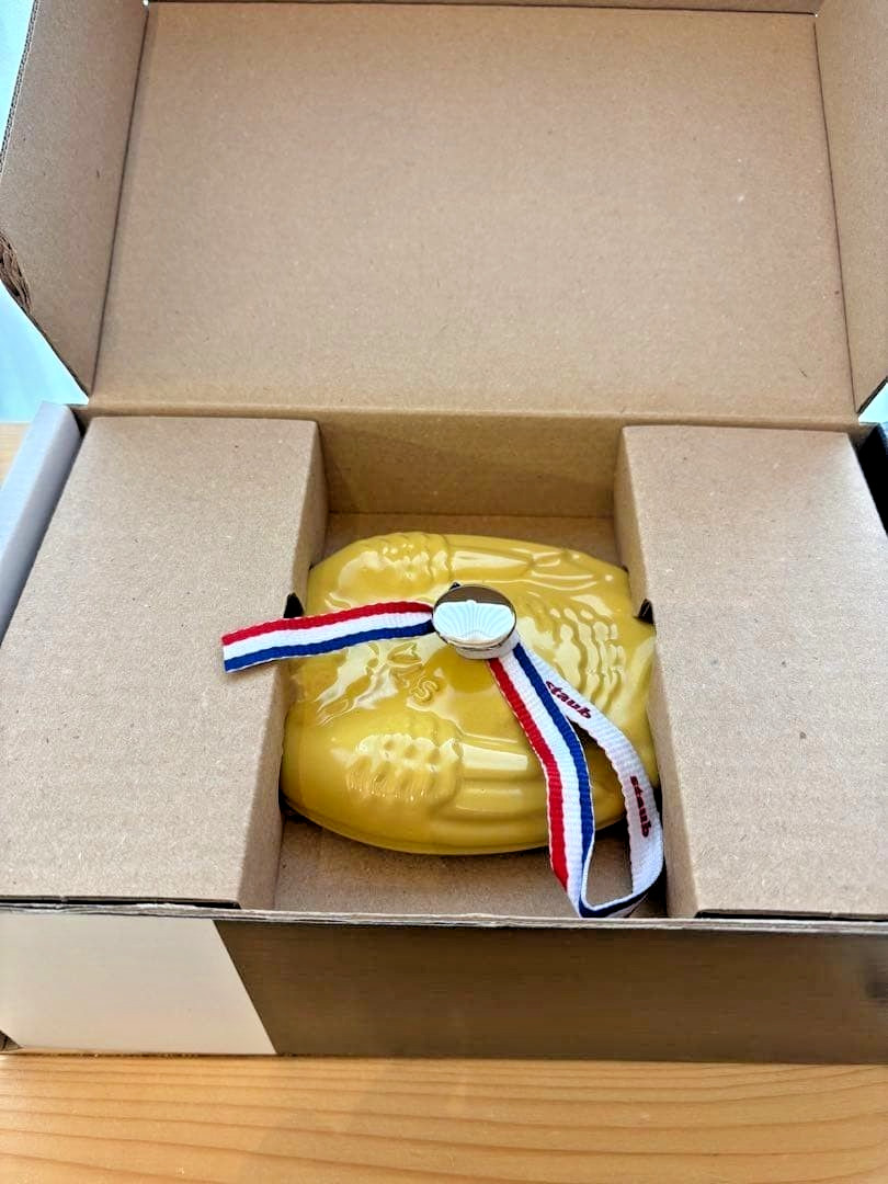 Staub 50th Anniversary Citron Yellow Chicken Cocotte 11cm Cast Iron Pot New