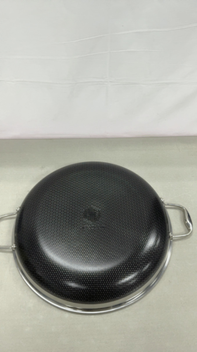 HexClad Hybrid Nonstick 14-Inch Frying Pan with Lid