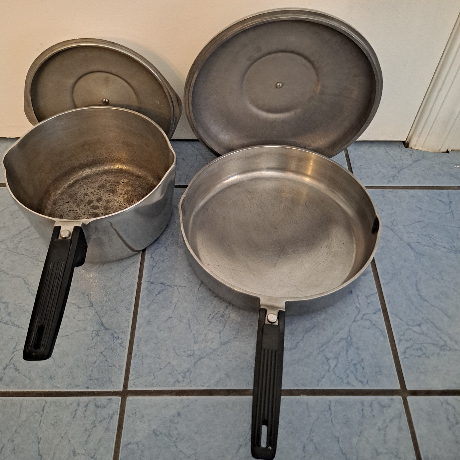 Magnalite Cookware Bundle 8 Piece(18 Piece With Lids/ Trivets) Read All Included