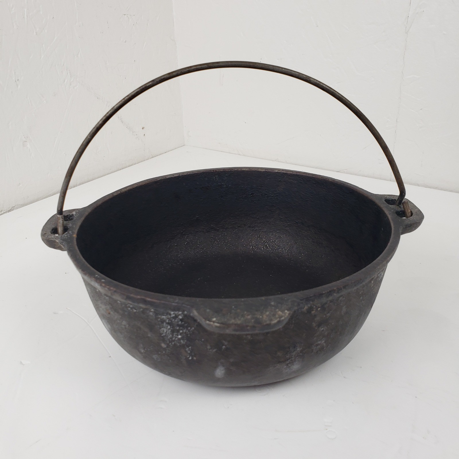 Vintage Lodge Cast Iron 2QT Dutch Oven with Bail Handle Made in USA No Lid 7.5: